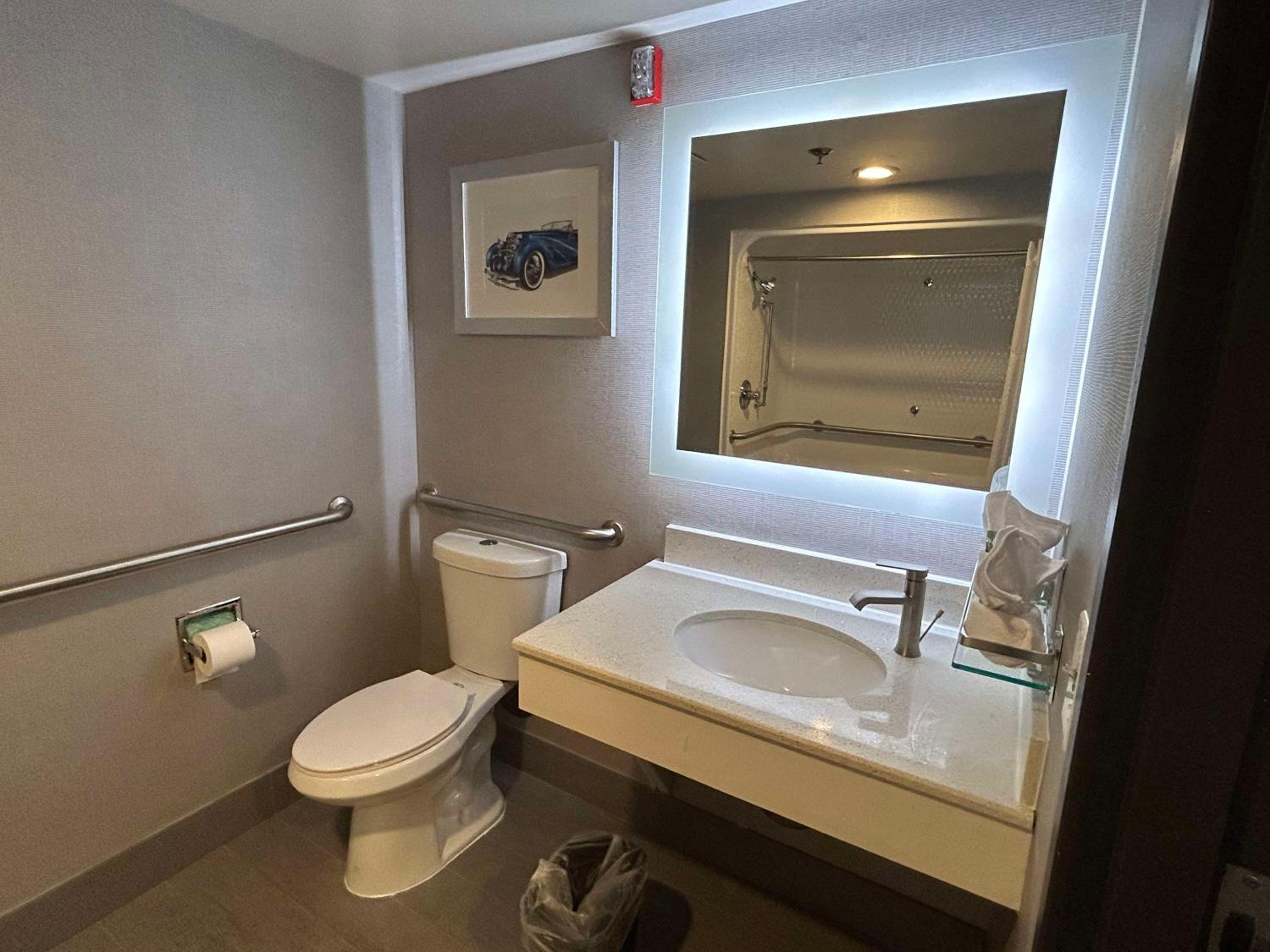 Queen Room with Two Queen Beds and Walk-In Shower - Disability Access/Non-Smoking - Photo 5
