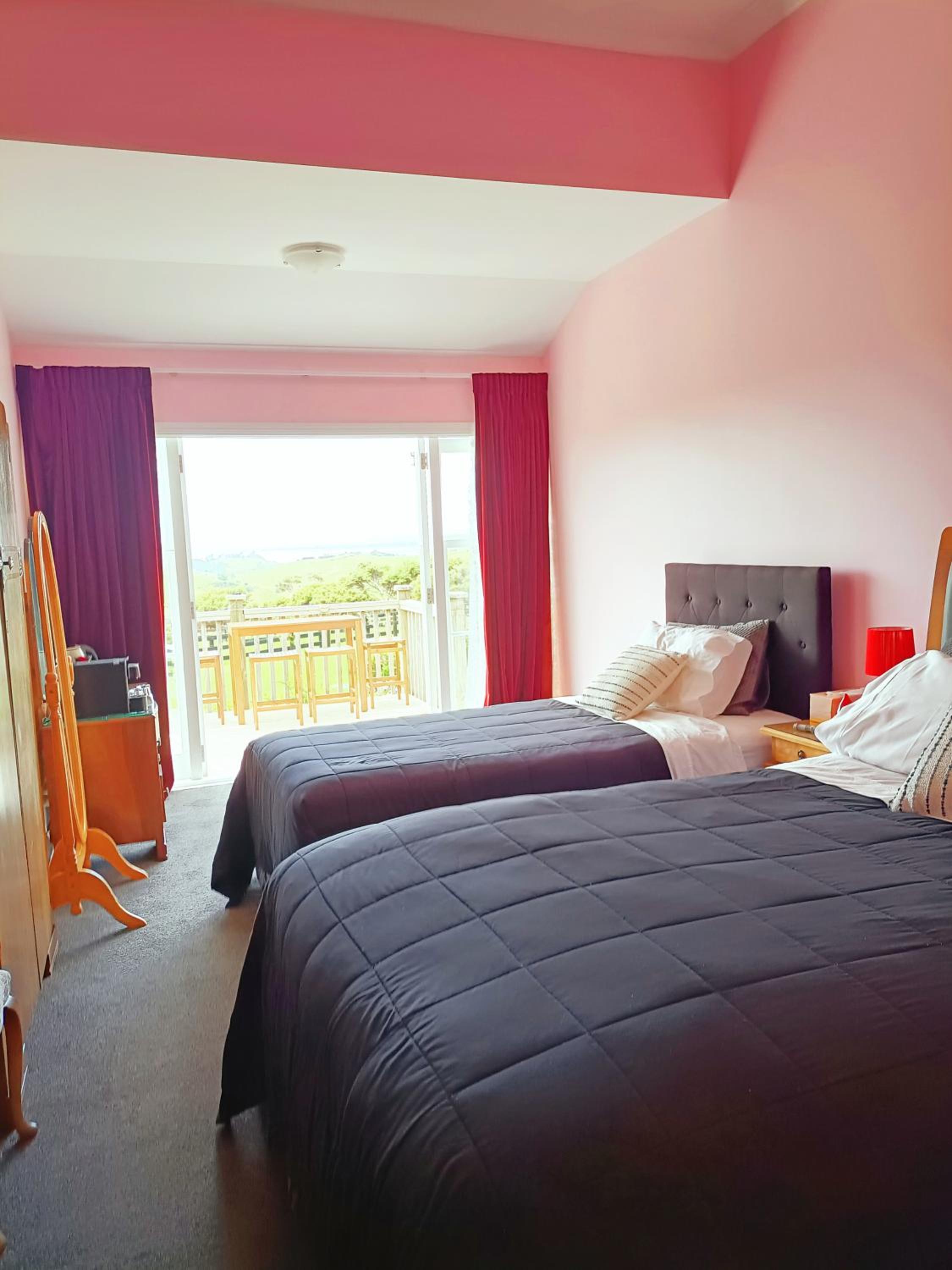 Deluxe Family Room - Photo 2