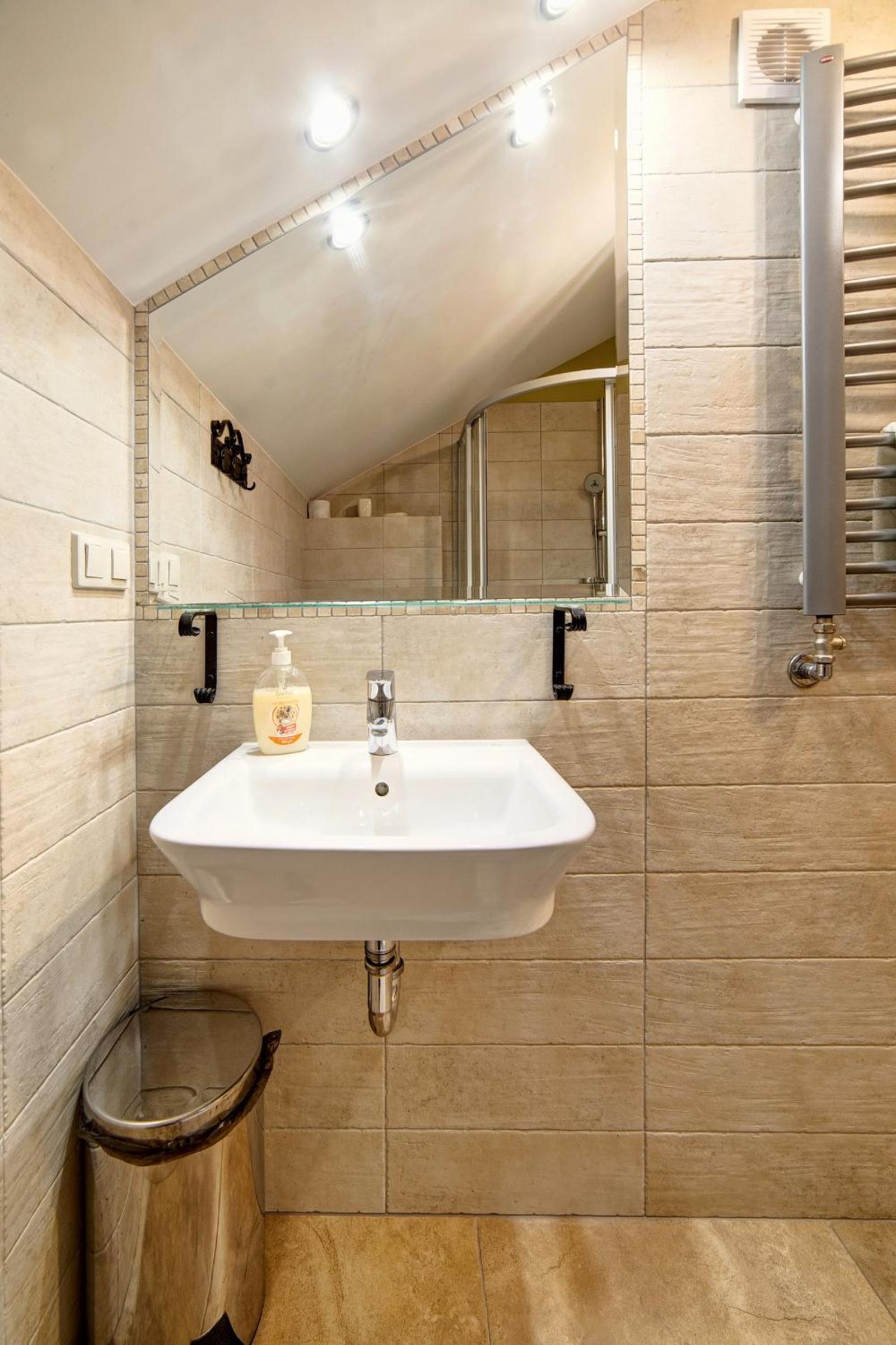 Standard Double Room - Photo 8