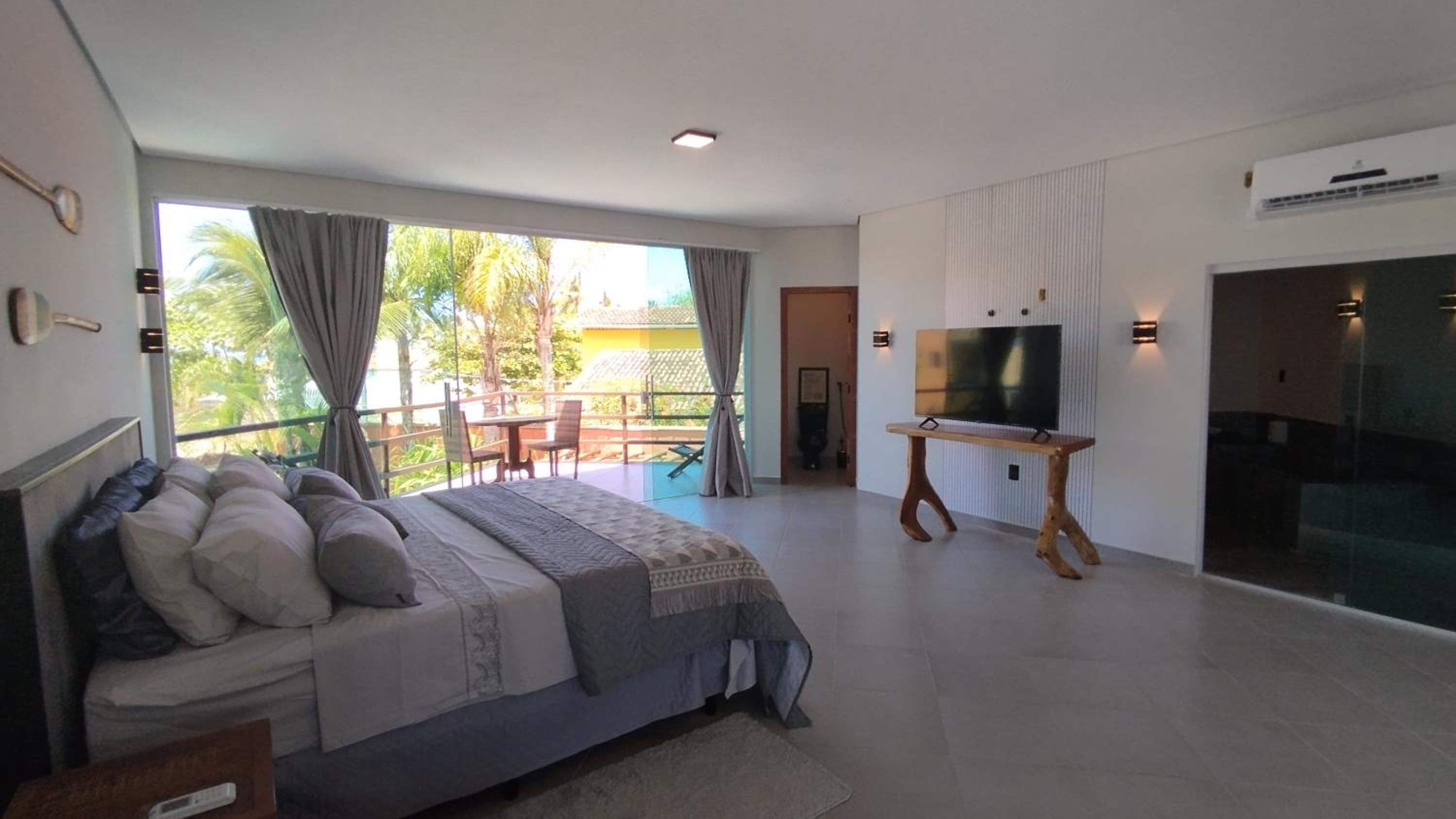 King Suite with Pool View photo 2