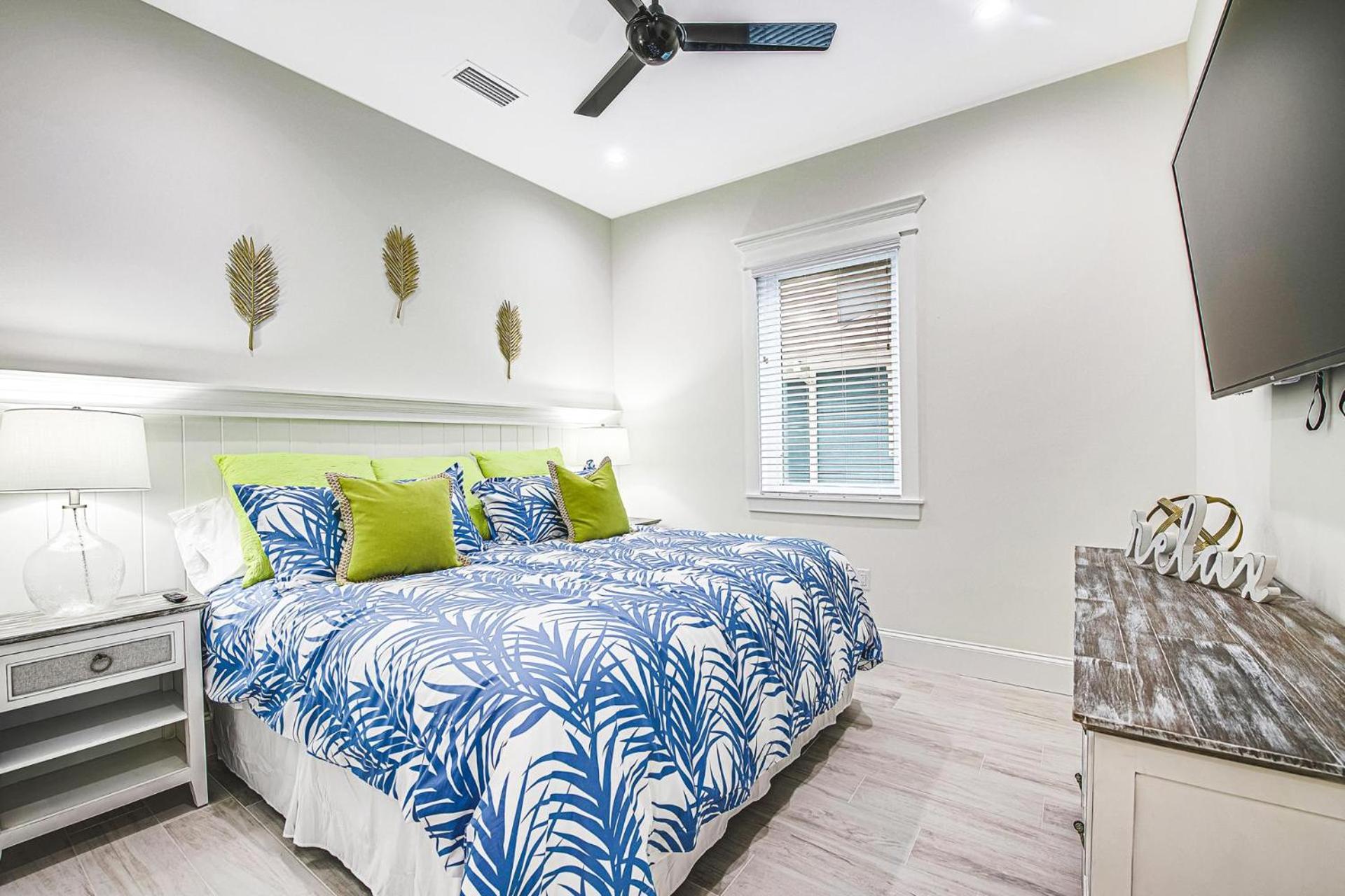 Five-Bedroom House photo 3