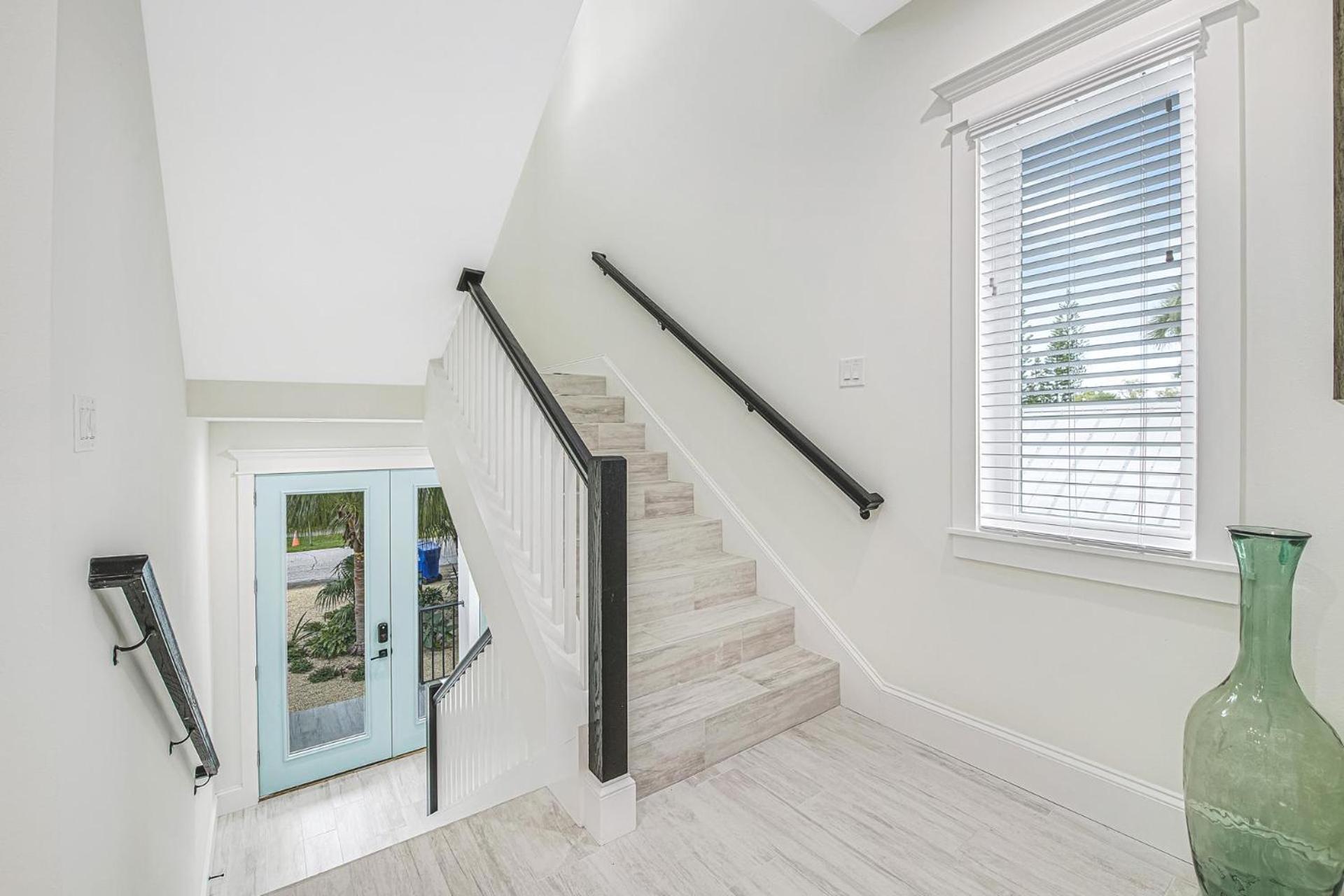 Five-Bedroom House photo 1