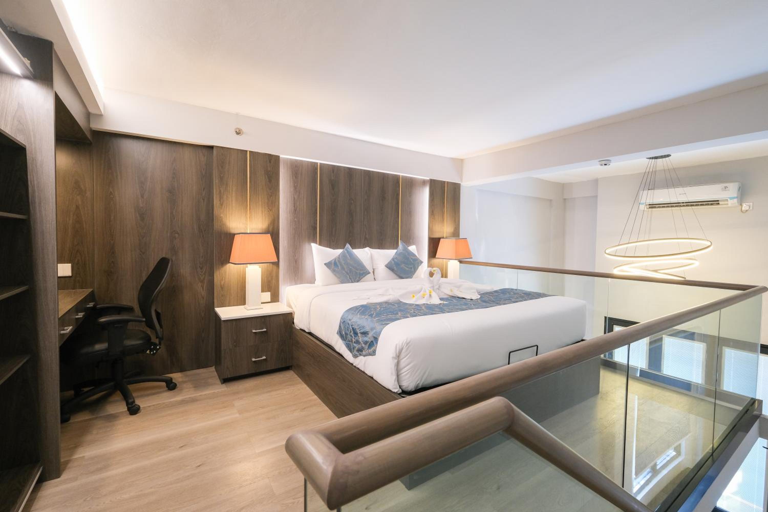 Mezzanine Premium - Photo 1