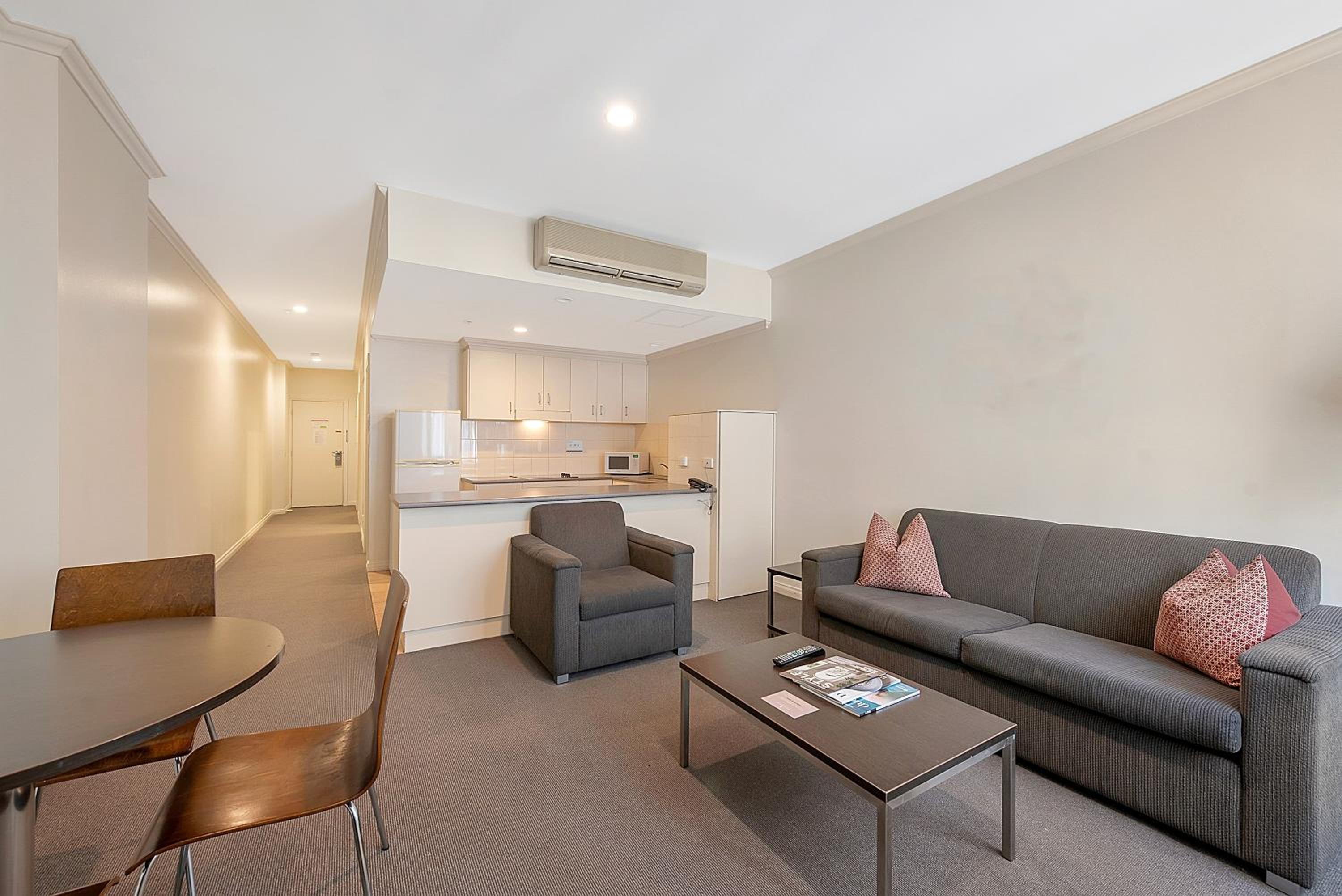 One Bedroom Executive Apartment - Photo 4