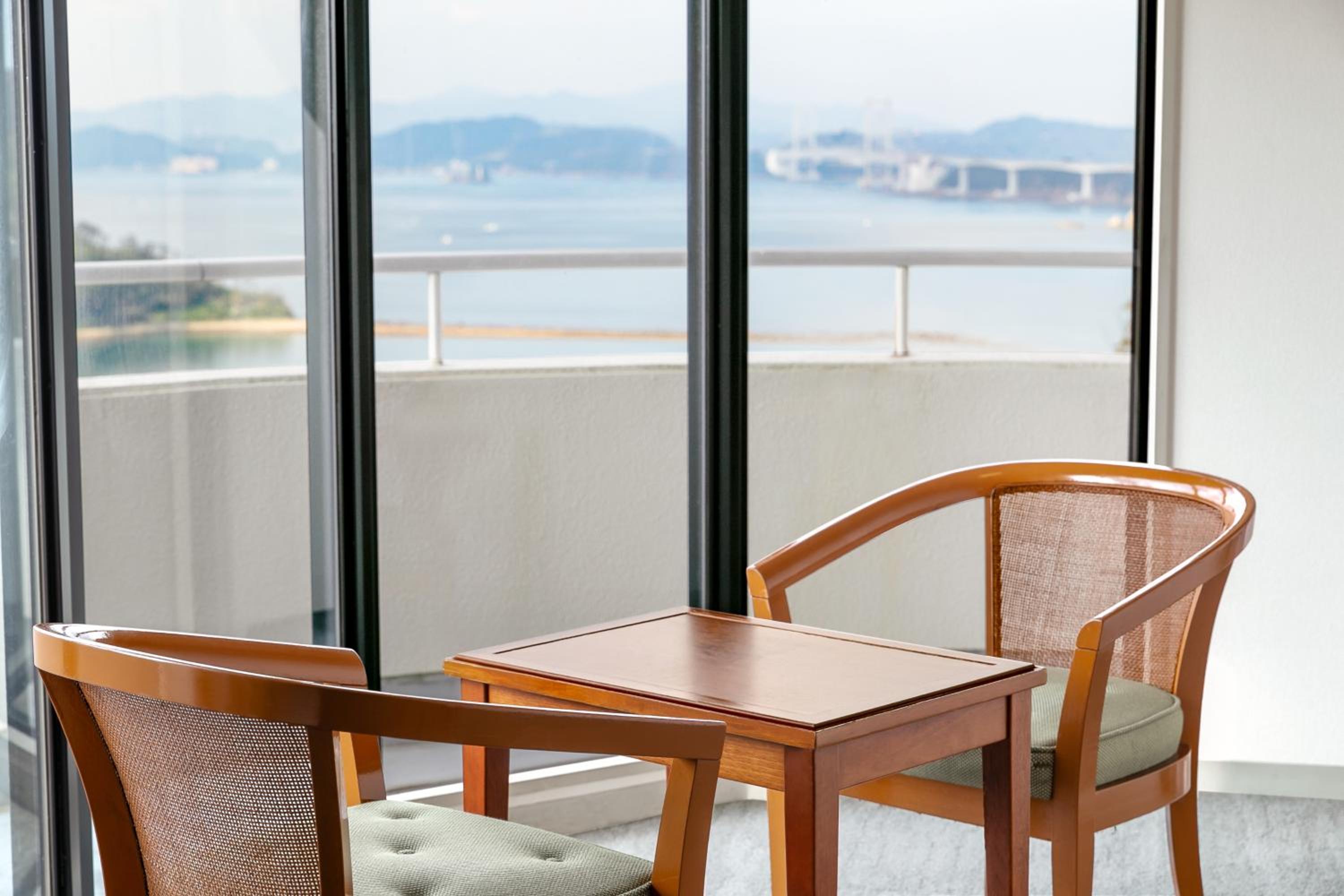 Classic Corner Room with Two Single Beds and Ocean/Sea View photo 3