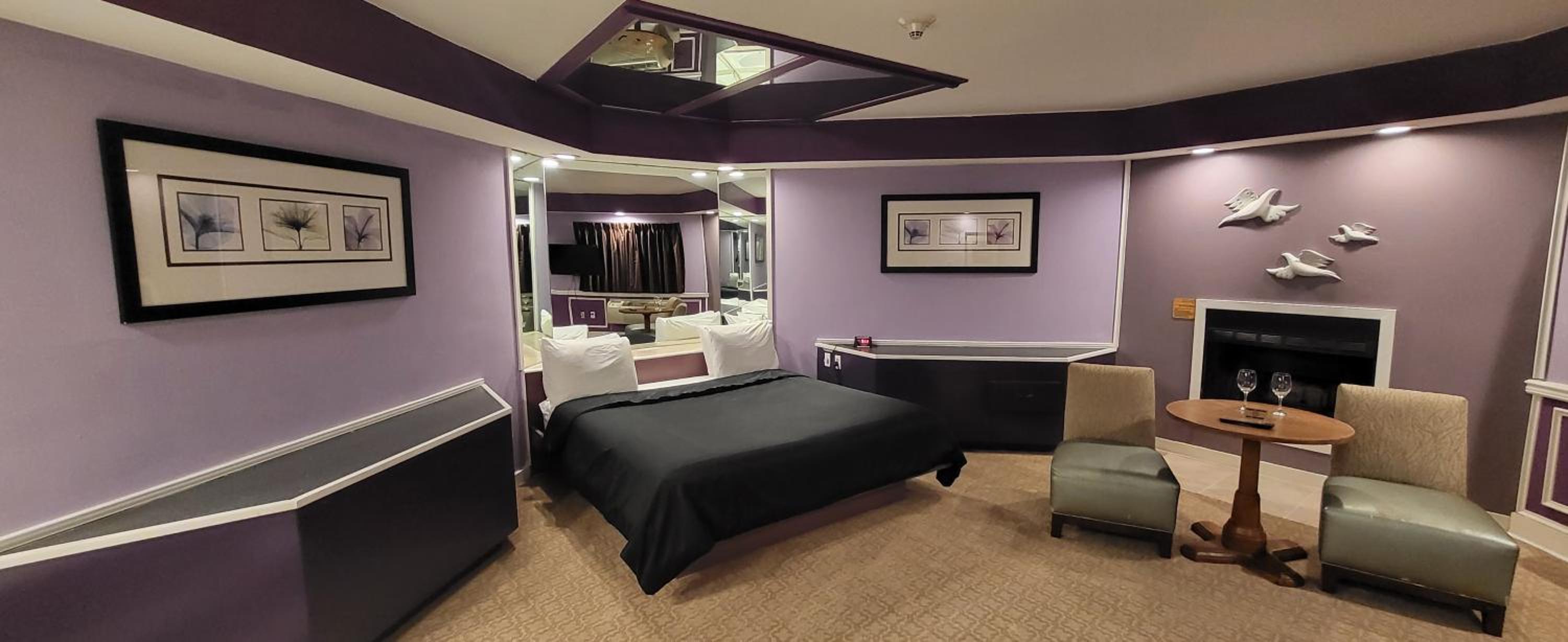 Deluxe King Suite - Photo 1