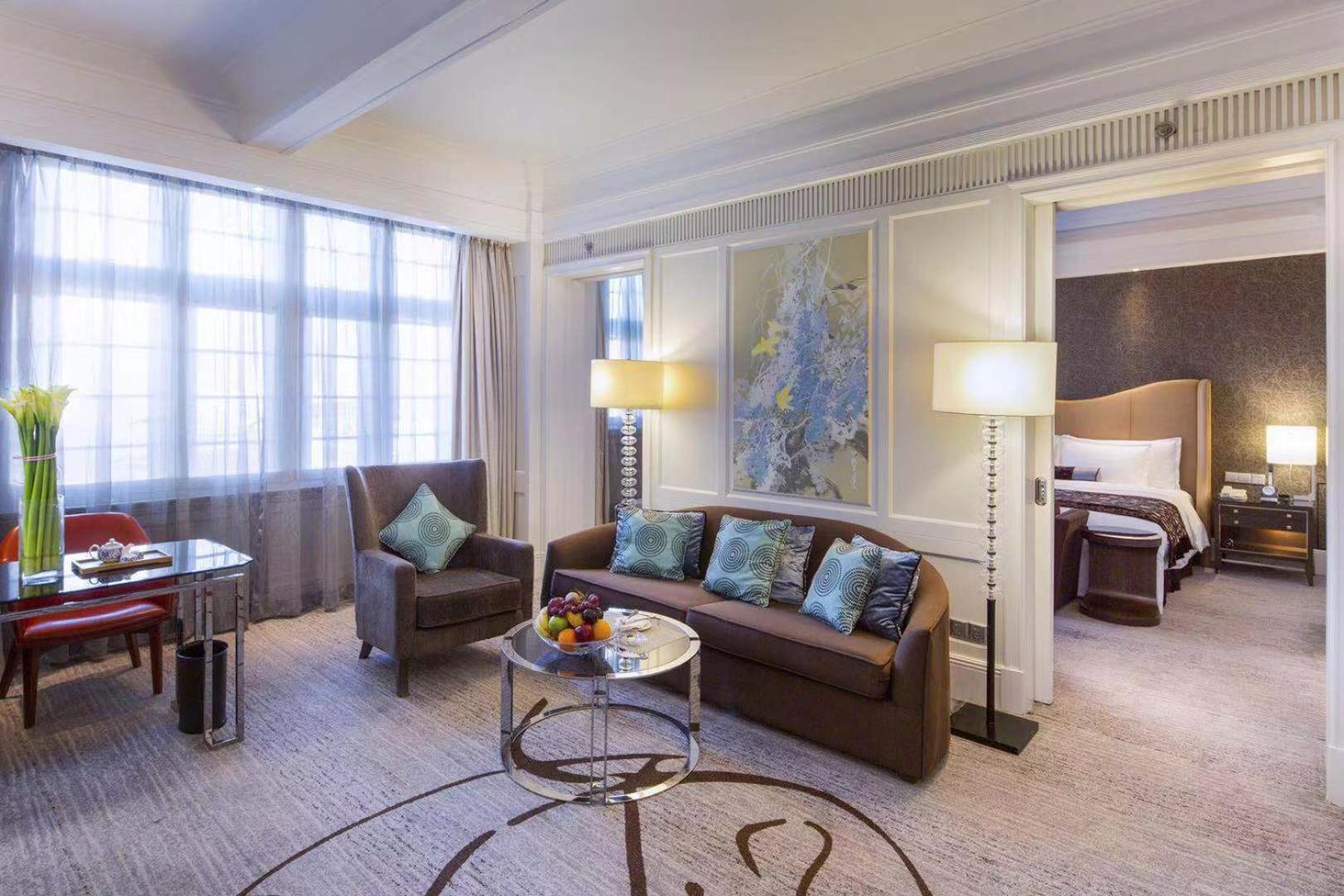 Deluxe Suite-Cathay Building thumbnail 6