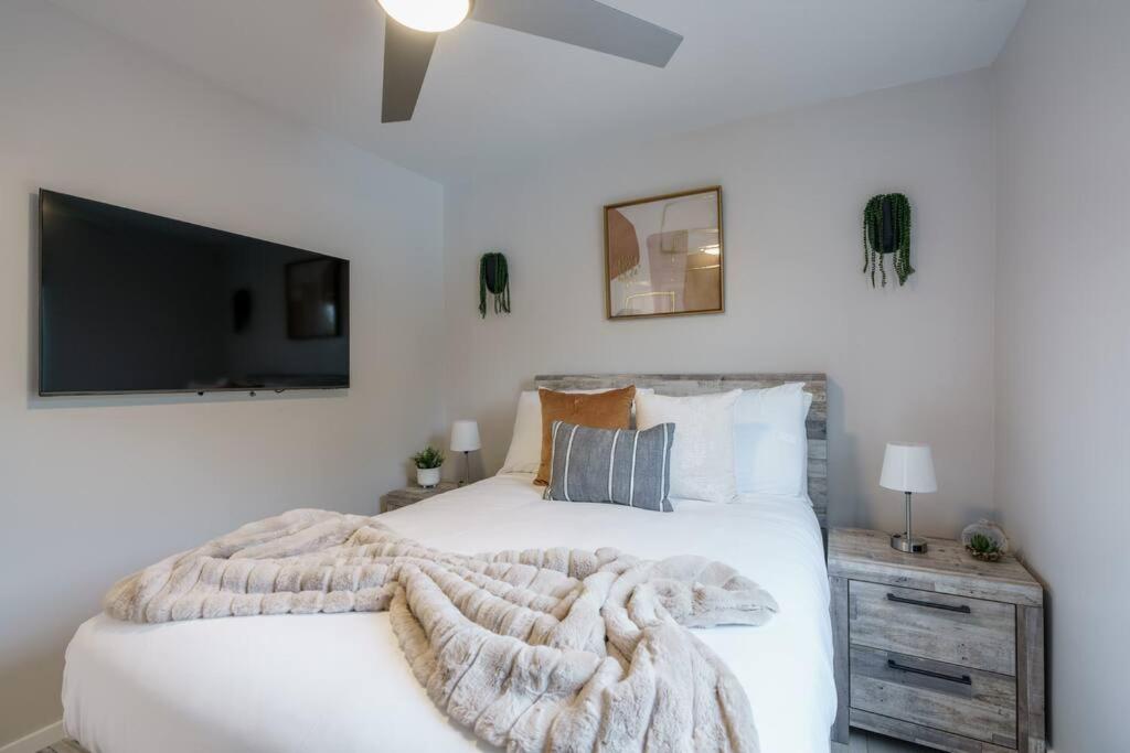 Three-Bedroom Apartment photo 1