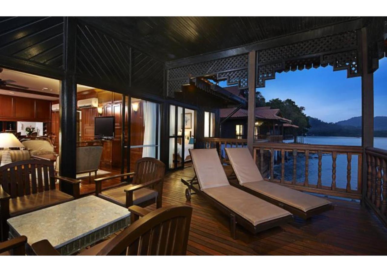 One Bedroom Suite on Water - Photo 4