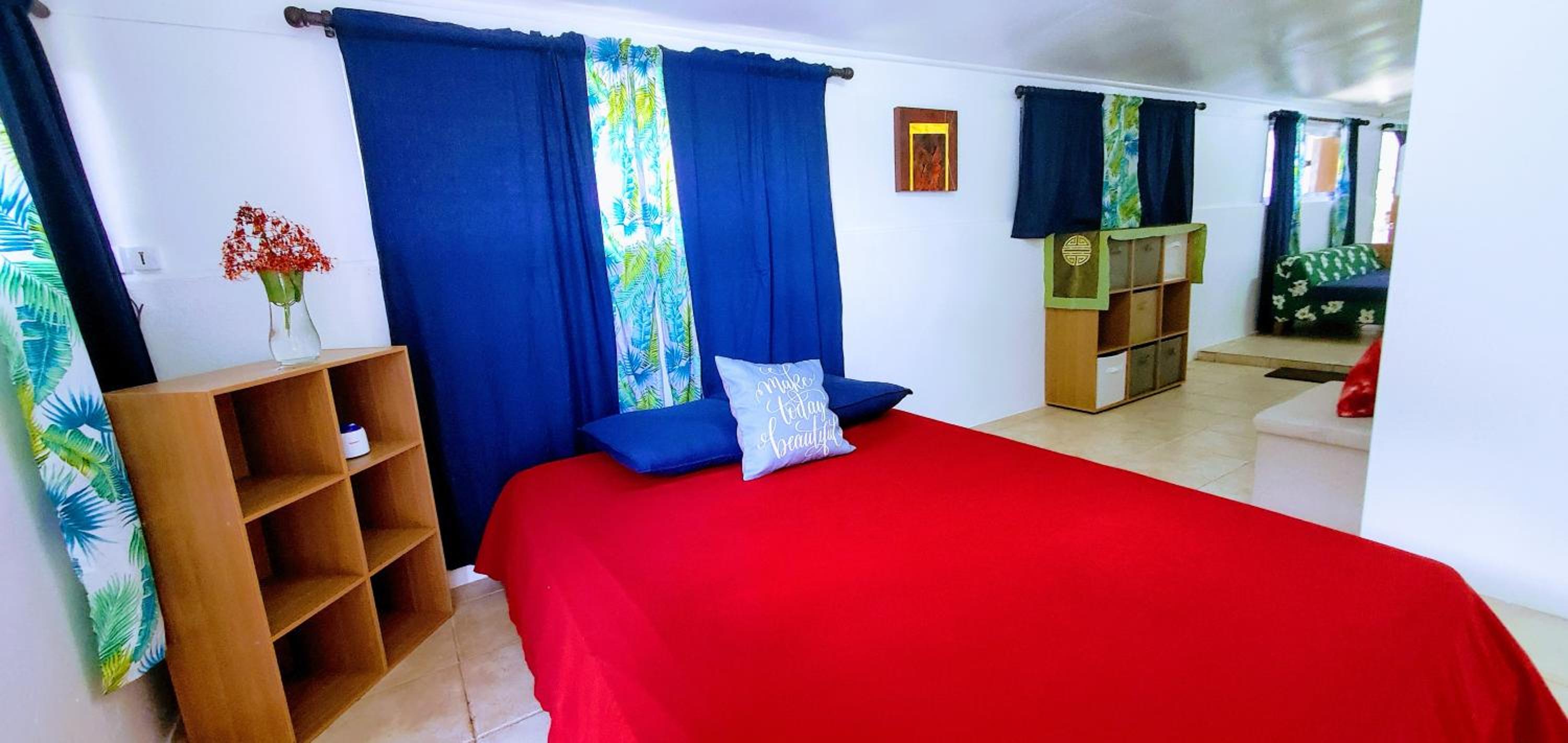 One-Bedroom Apartment photo 1