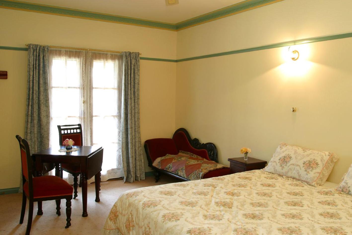Four-Bedroom House photo 2