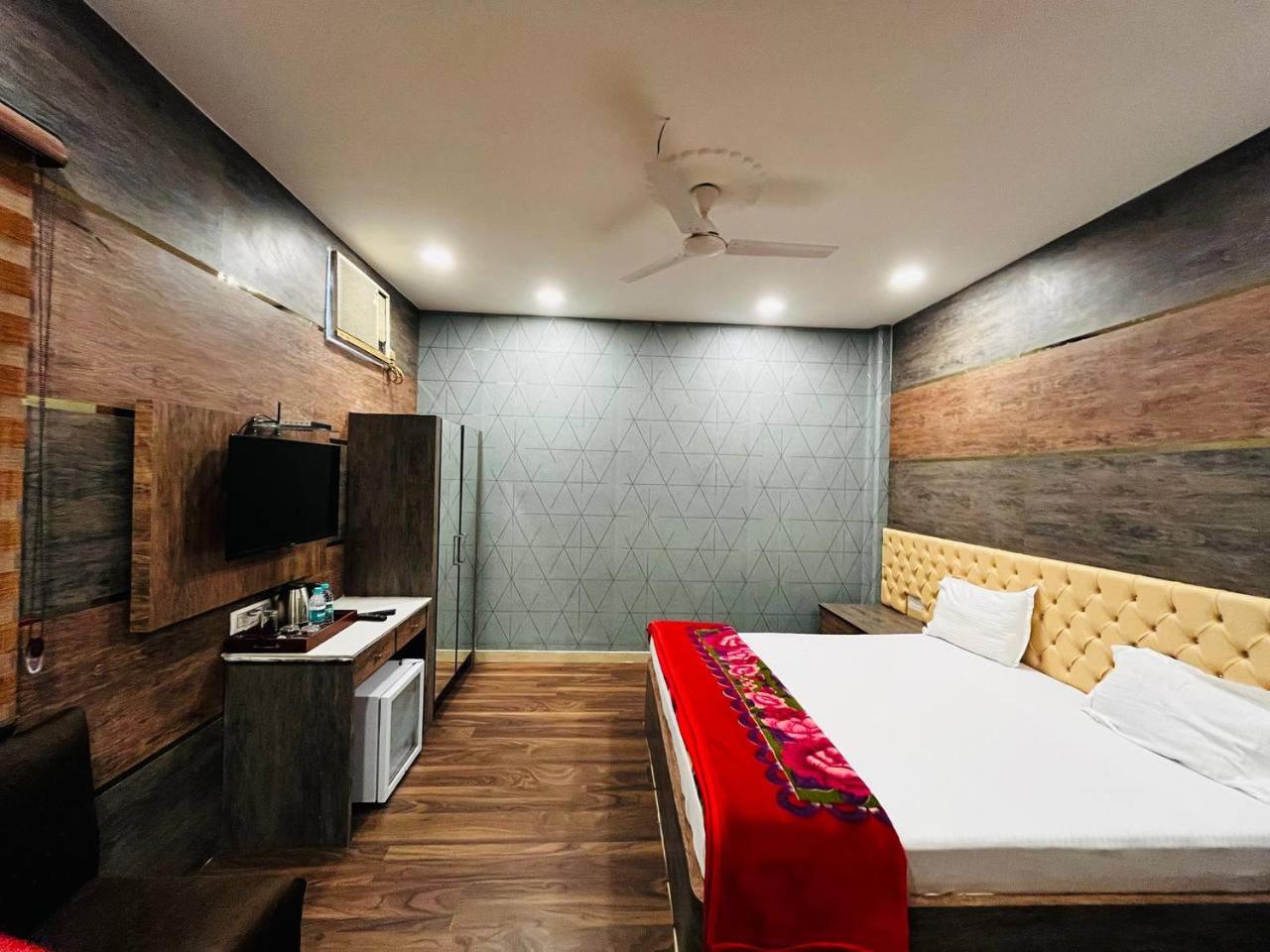 Deluxe Double or Twin Room - Photo 2