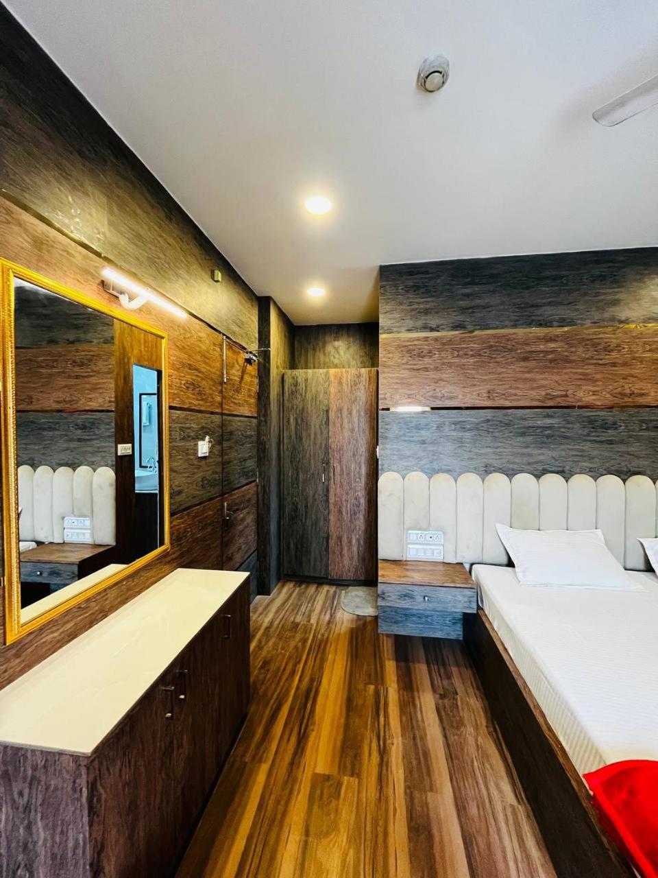 Superior King Room - Photo 3