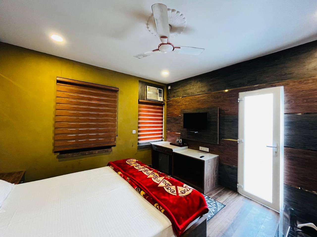 Superior King Room - Photo 16