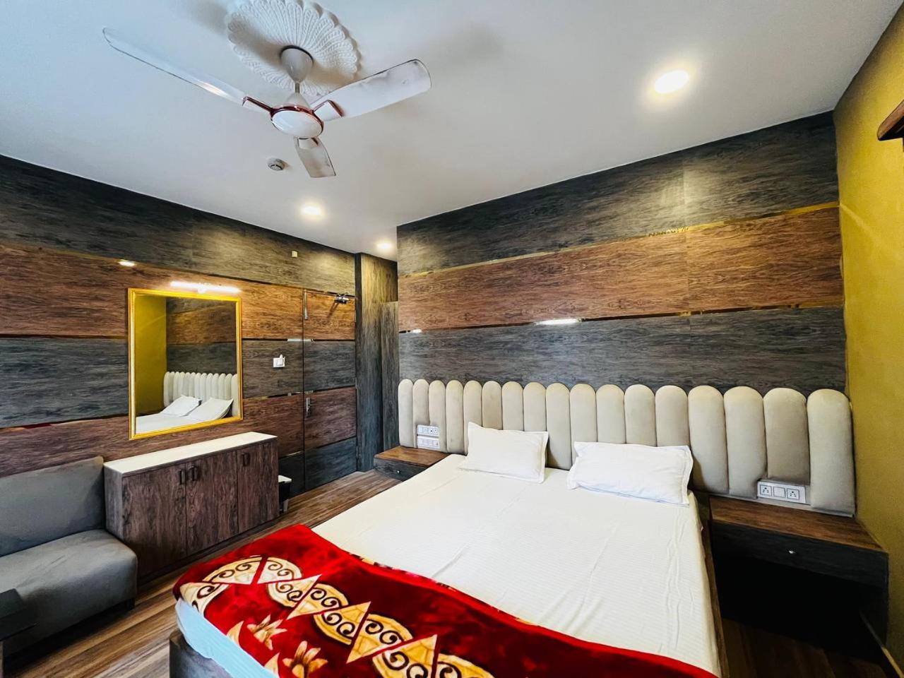 Superior King Room - Photo 8