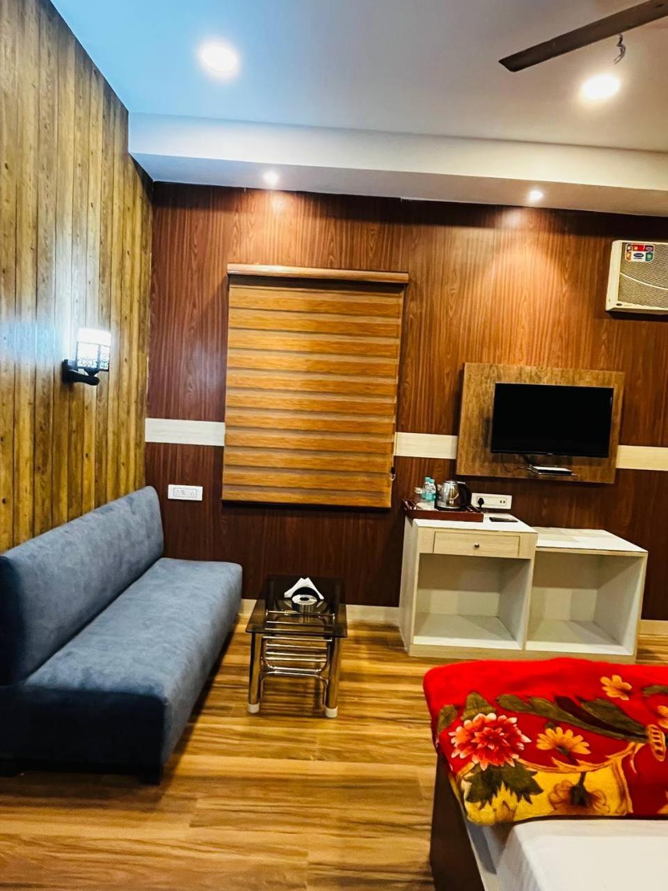 Superior King Room - Photo 17