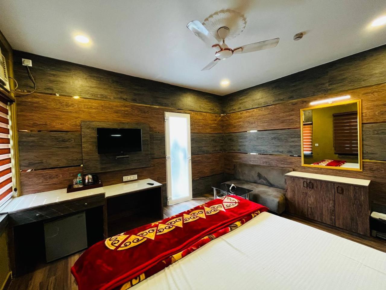 Superior King Room - Photo 15