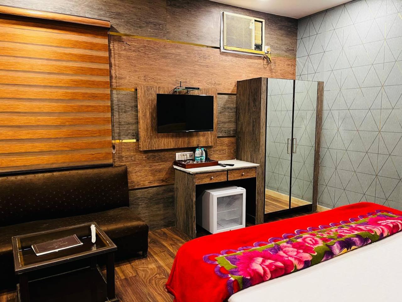 Superior King Room - Photo 7