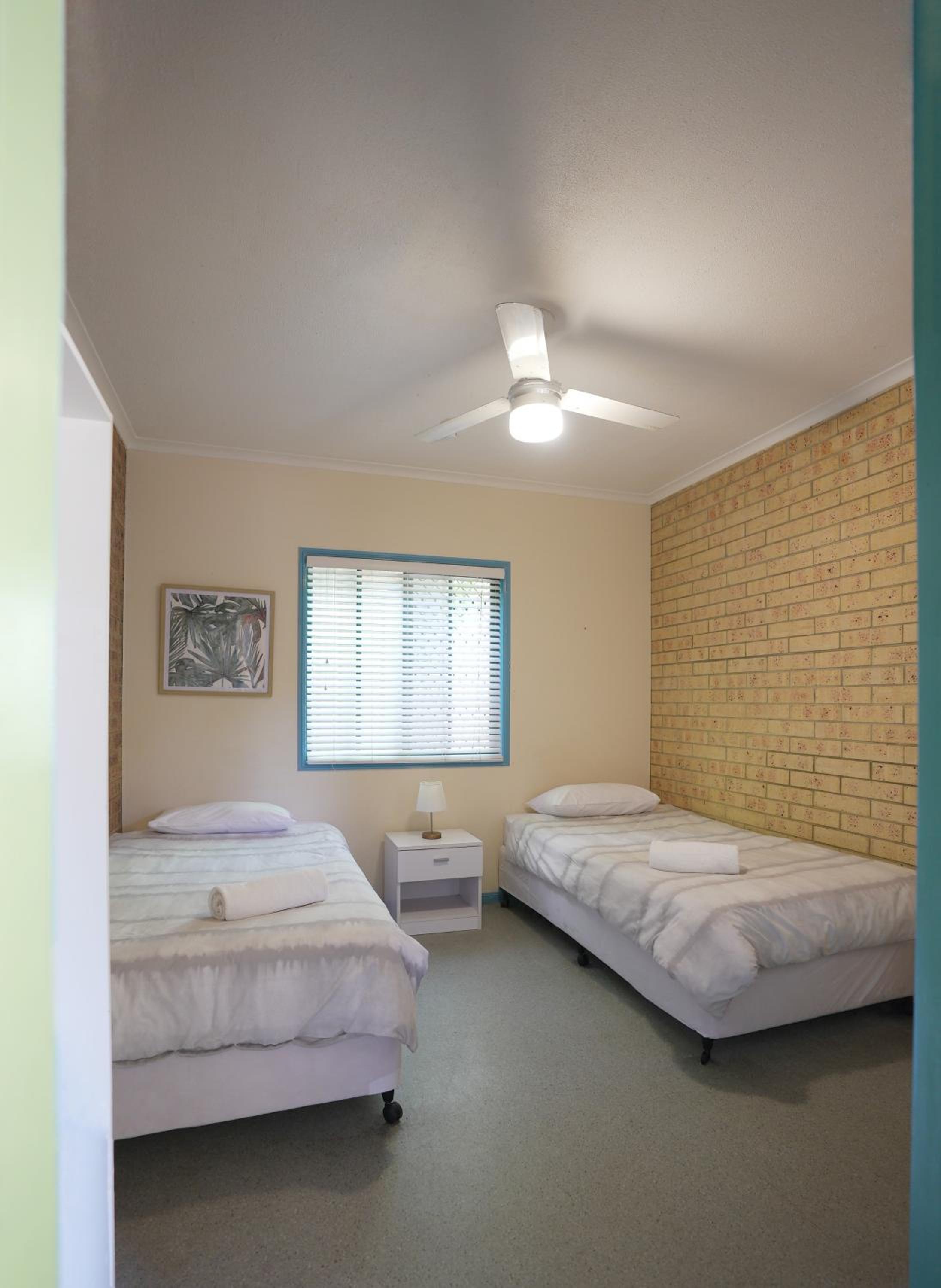 Budget Twin Room with Shared Bathroom photo 1