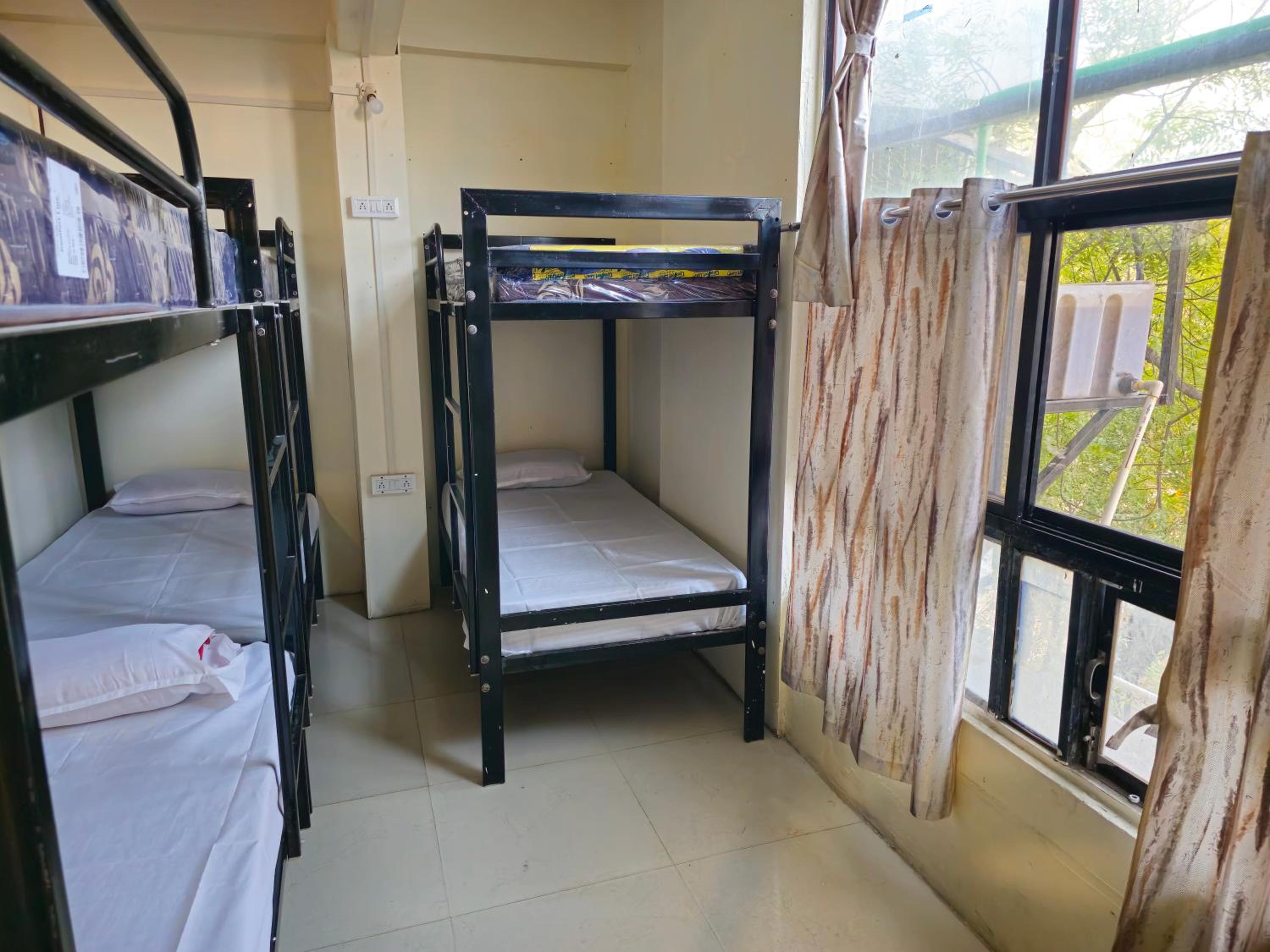 Bed in 6-Bed Dormitory Room photo 1