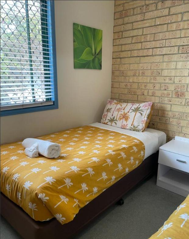 Budget Twin Room with Shared Bathroom photo 2