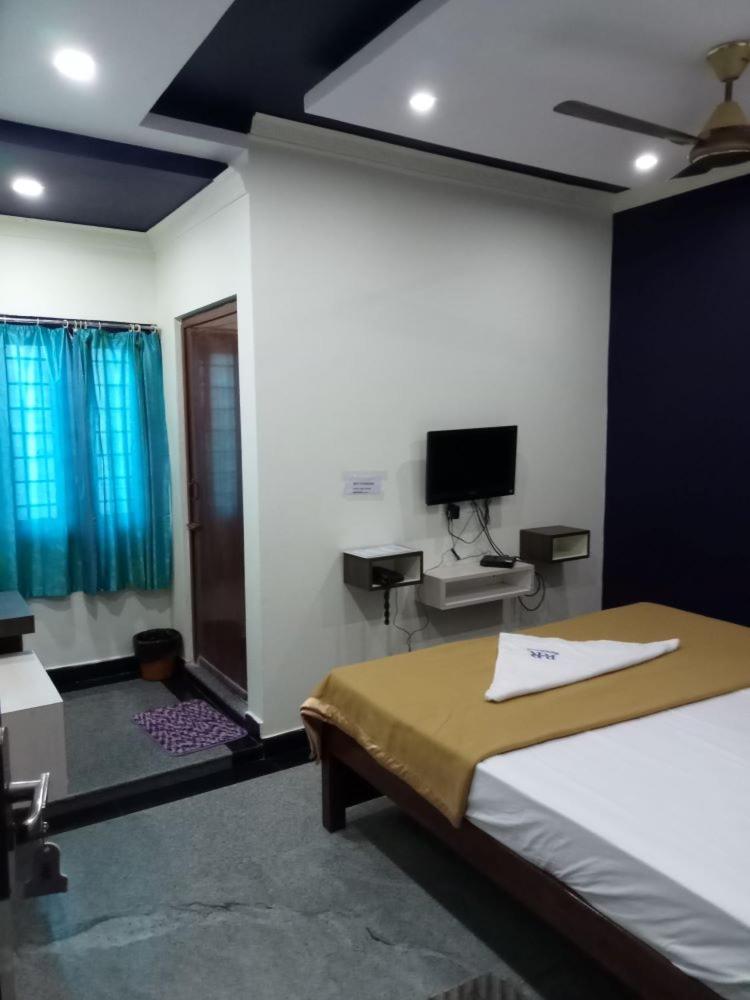 Budget Double Room photo 1