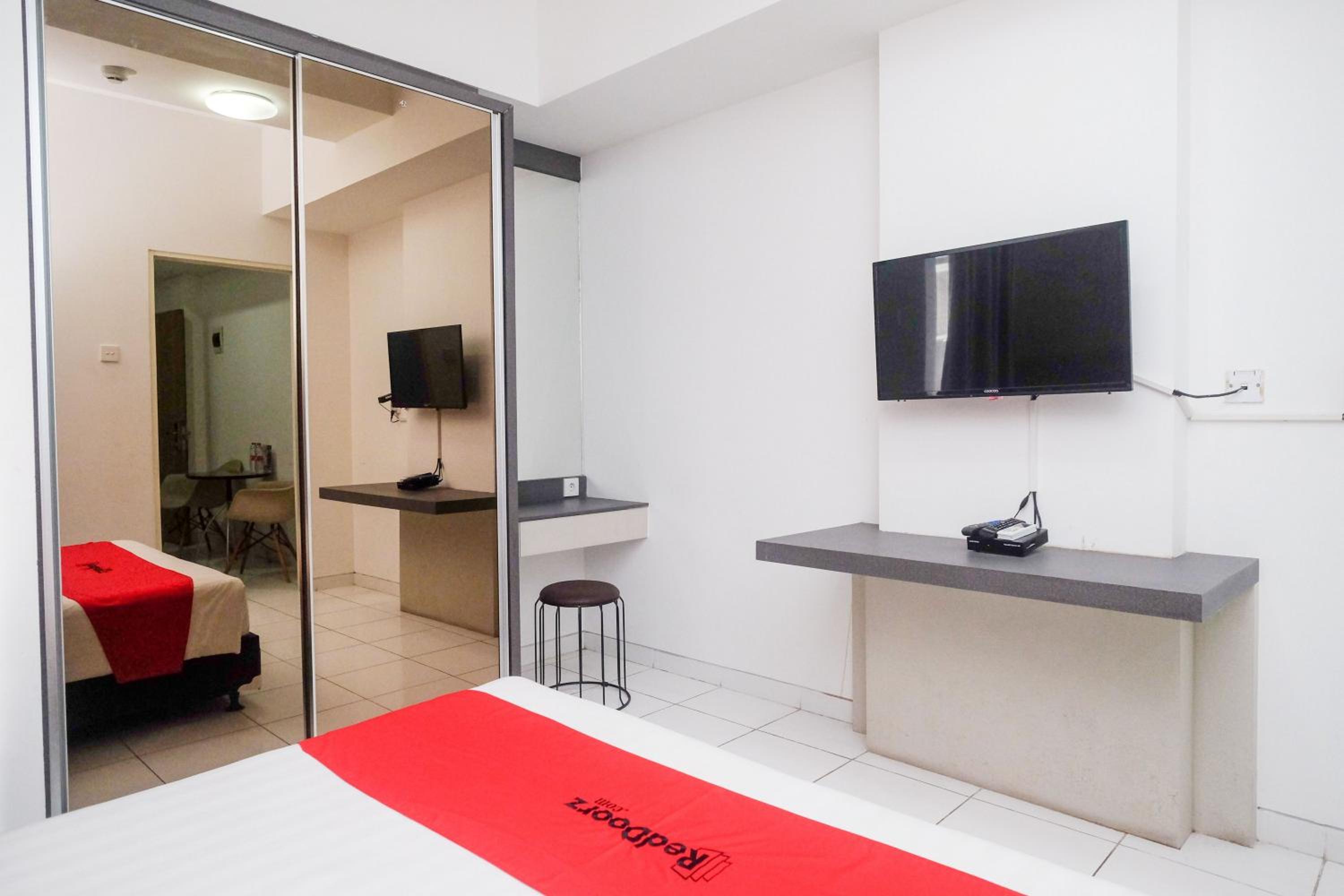 Family Room - Photo 12