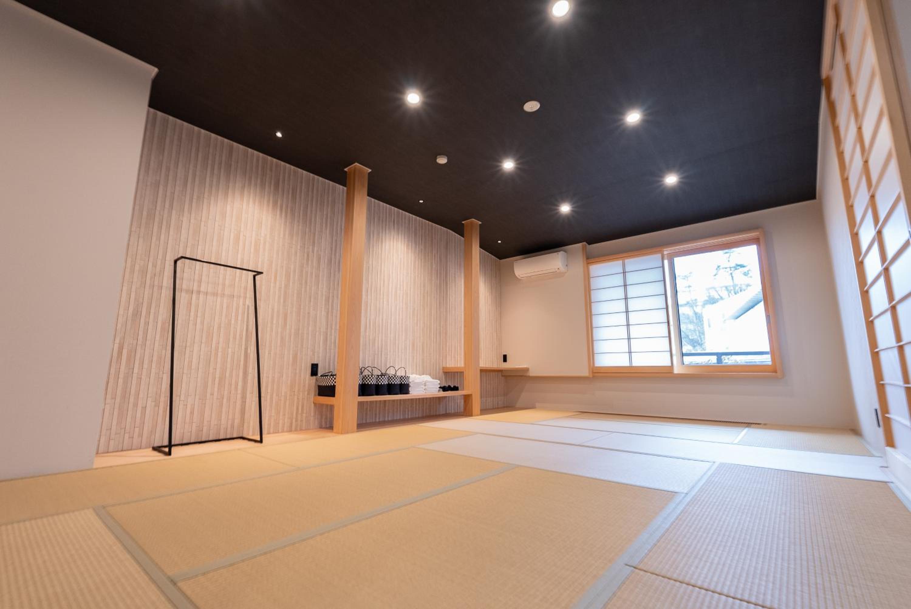 Large Modern Japanese-Style Room with Futon - No Bath, No Shower - Photo 8