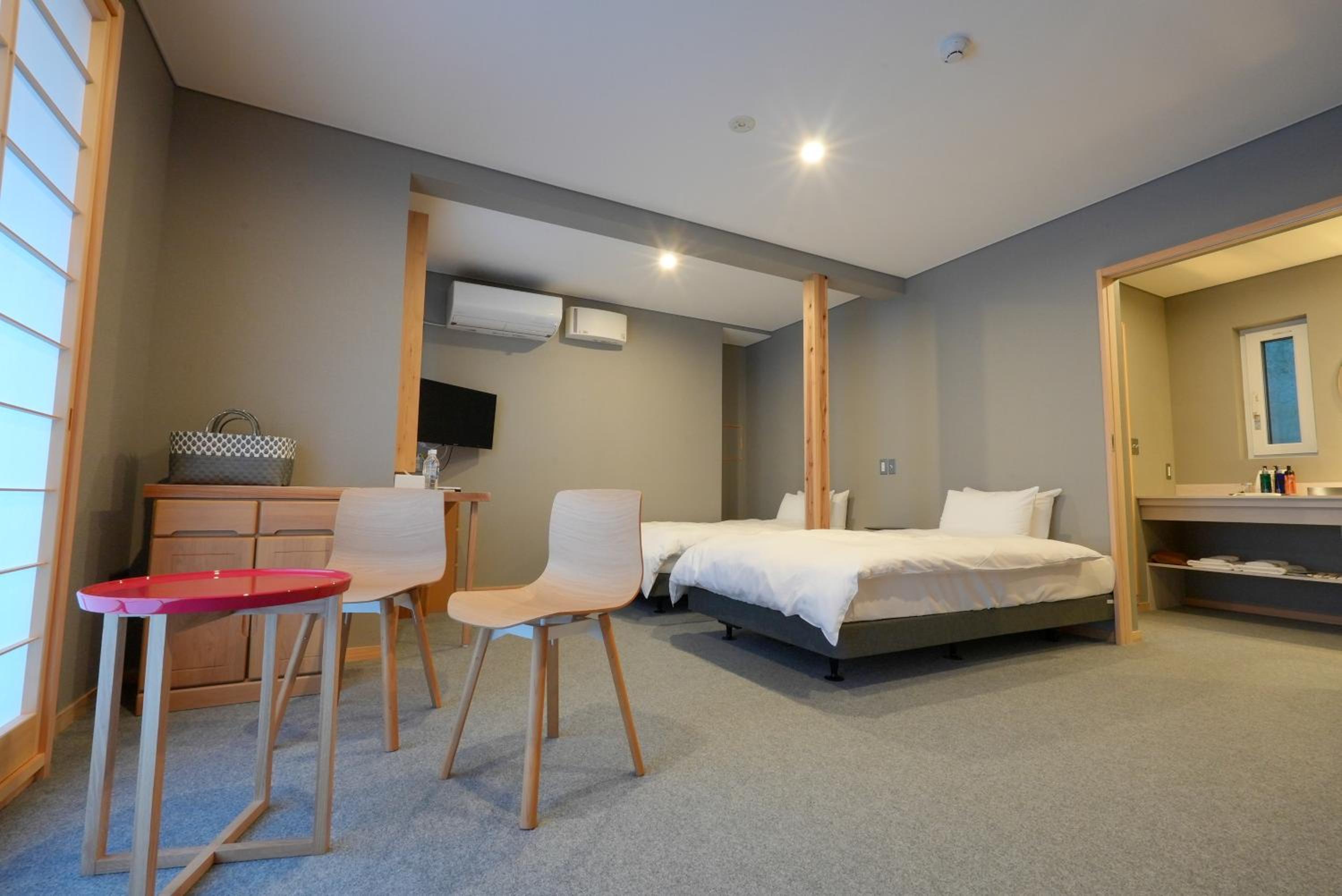 Twin Room with Private Hot Spring - 2-3 Min Walk to Annex, Located Outside Main Hotel - Photo 15