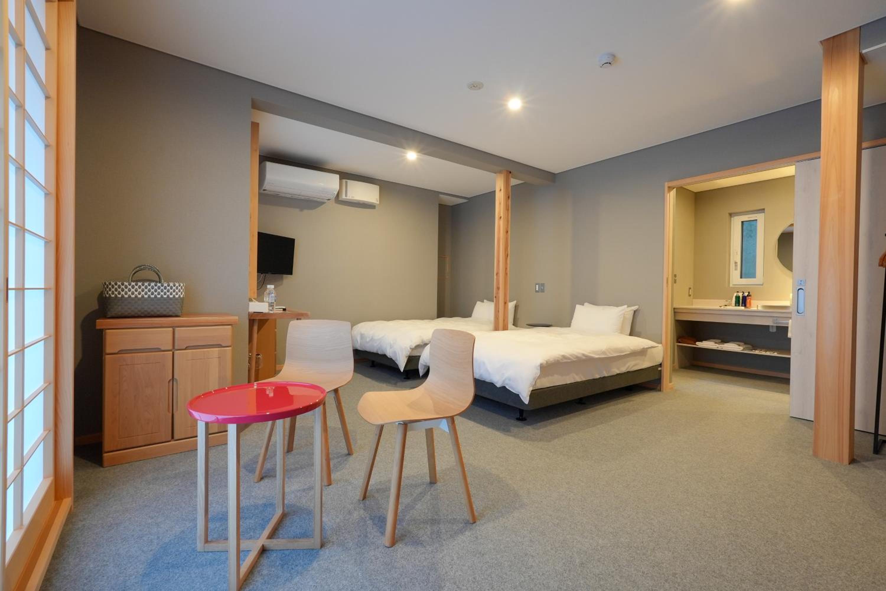 Twin Room with Private Hot Spring - 2-3 Min Walk to Annex, Located Outside Main Hotel - Photo 1
