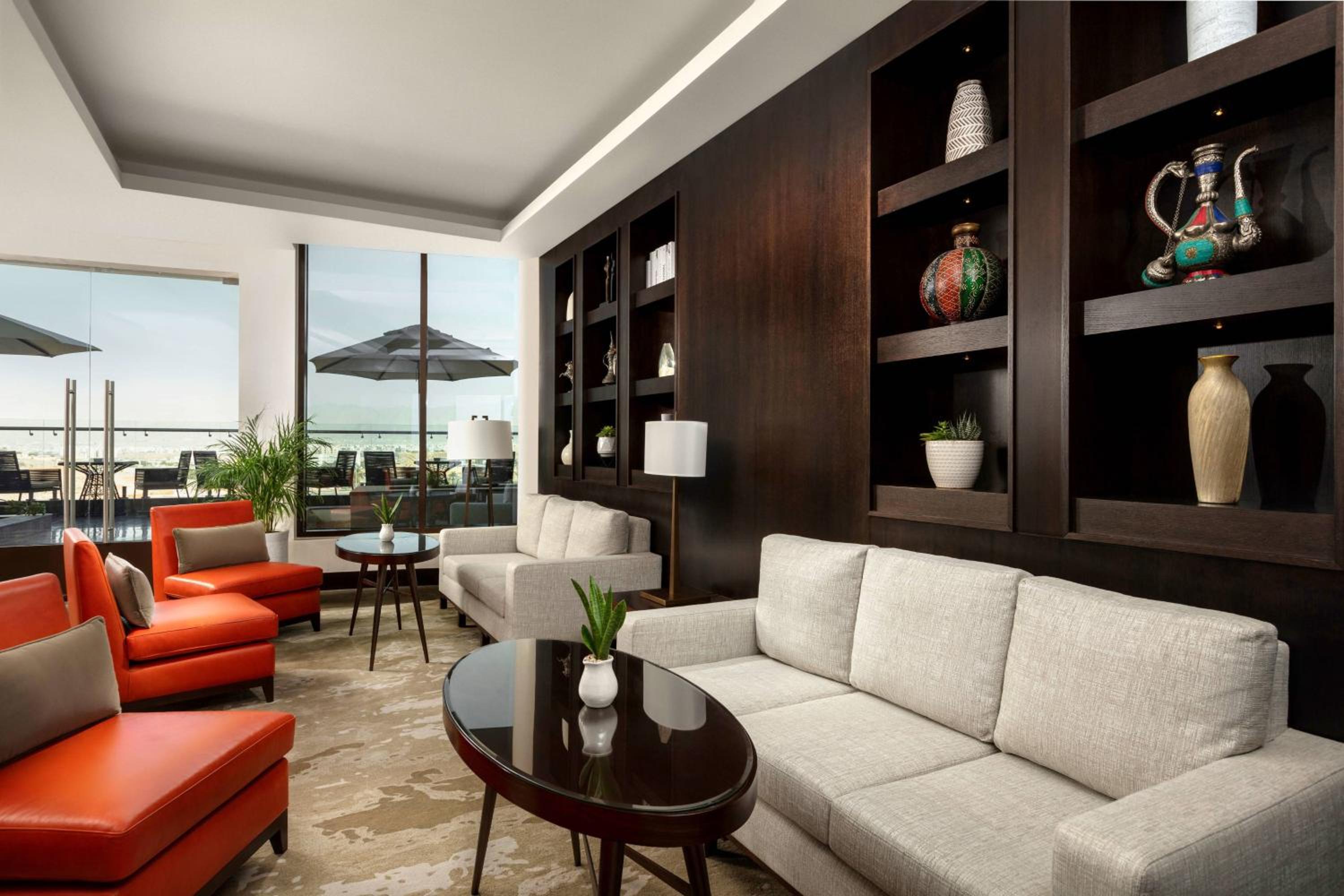 Premium, Guest room, 1 King - Photo 11