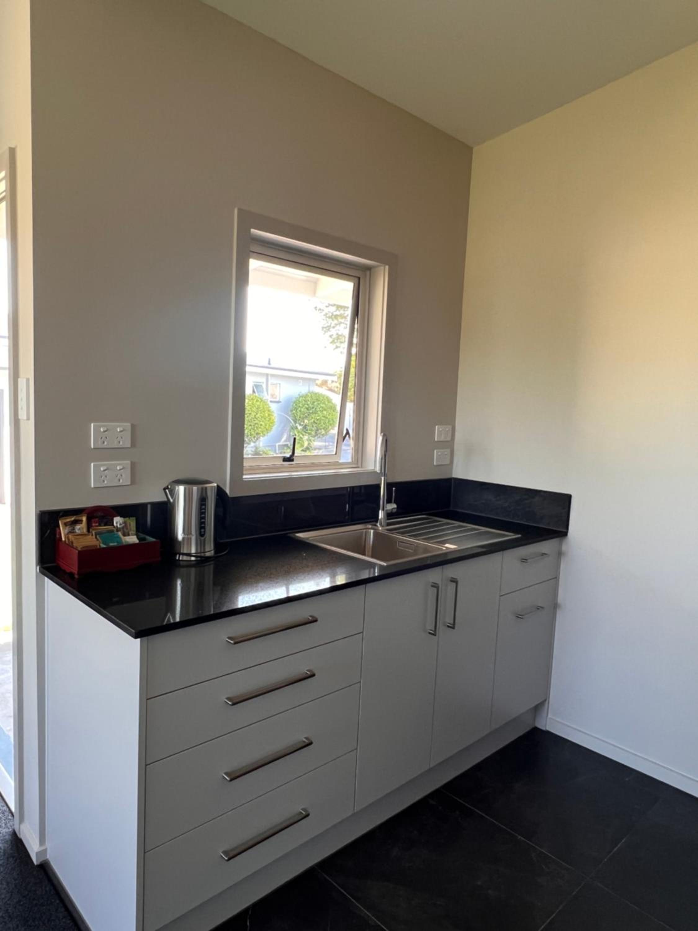 Apartment with Mountain View - Photo 3