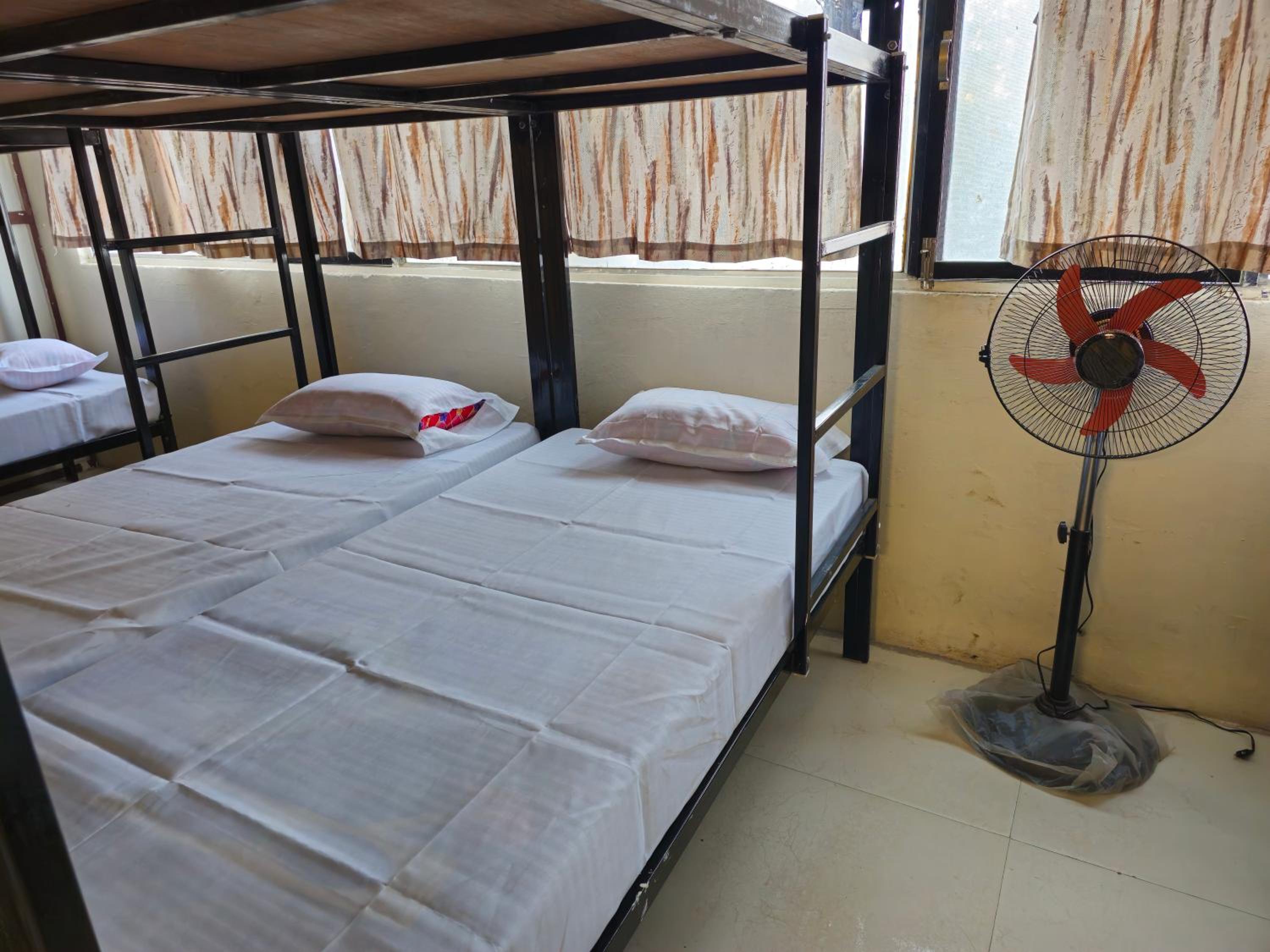 Bed in 10-Bed Mixed Dormitory Room photo 1