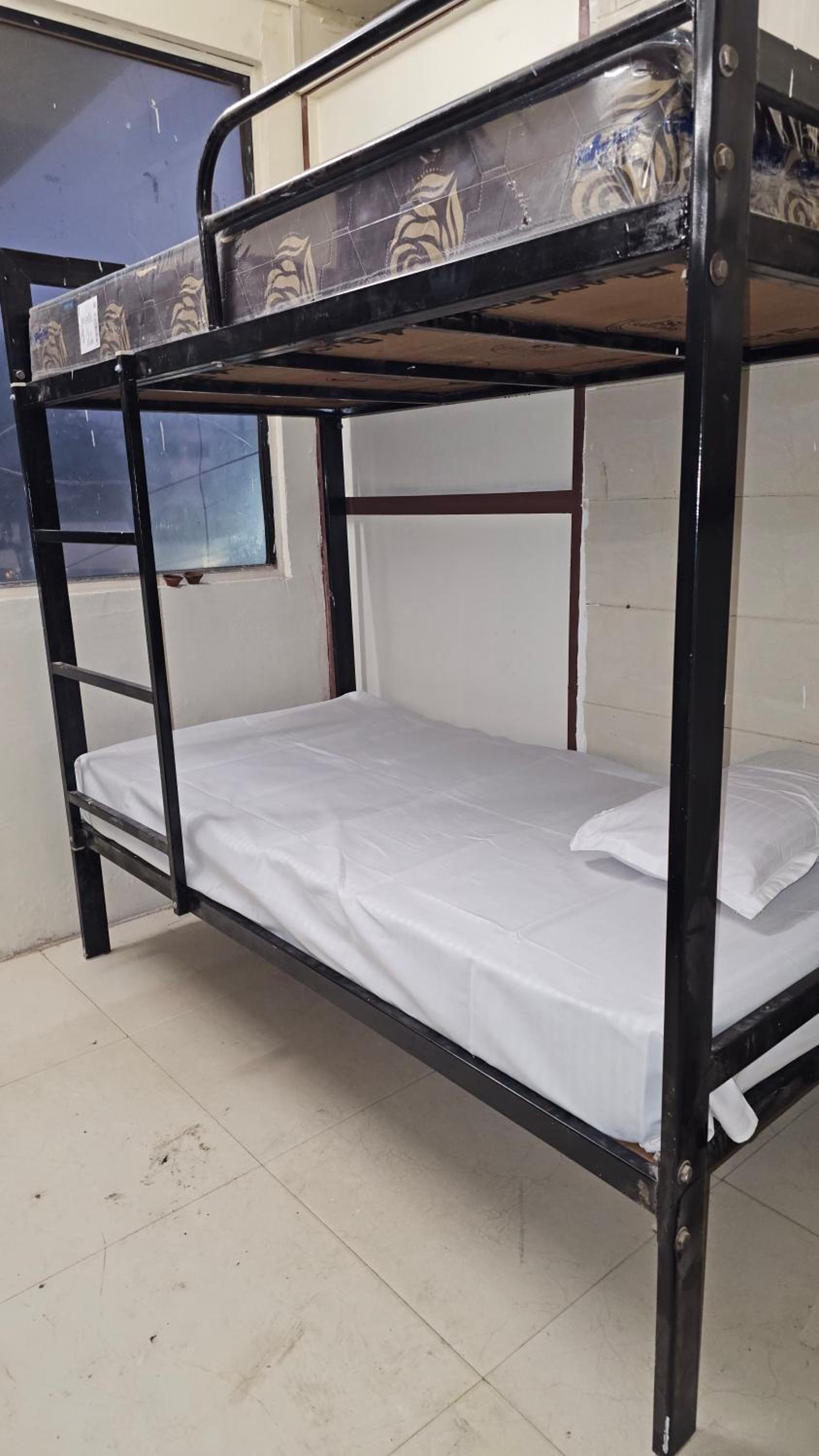 Bed in 4-Bed Female Dormitory Room photo 3