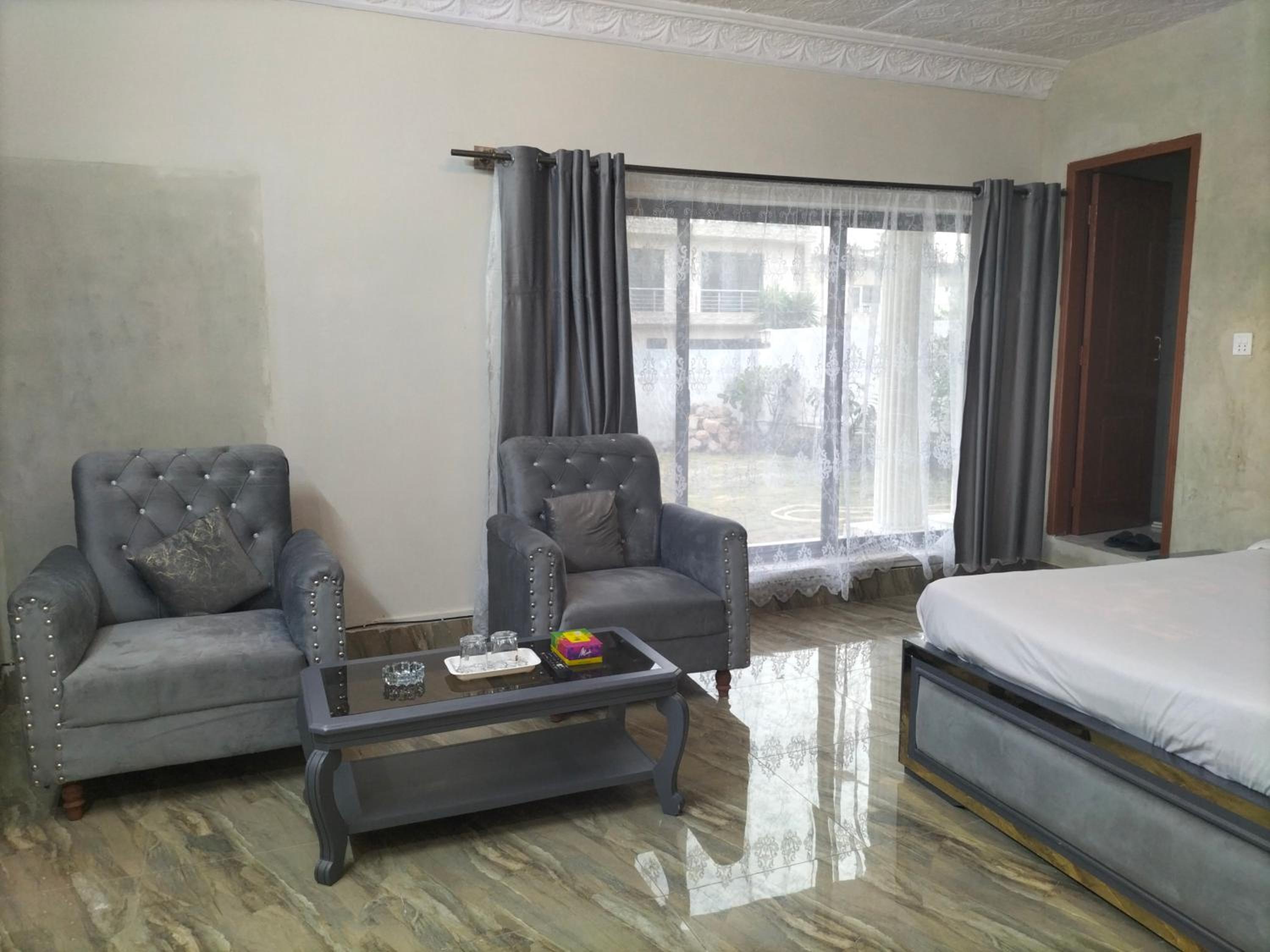 Deluxe Family Suite photo 2