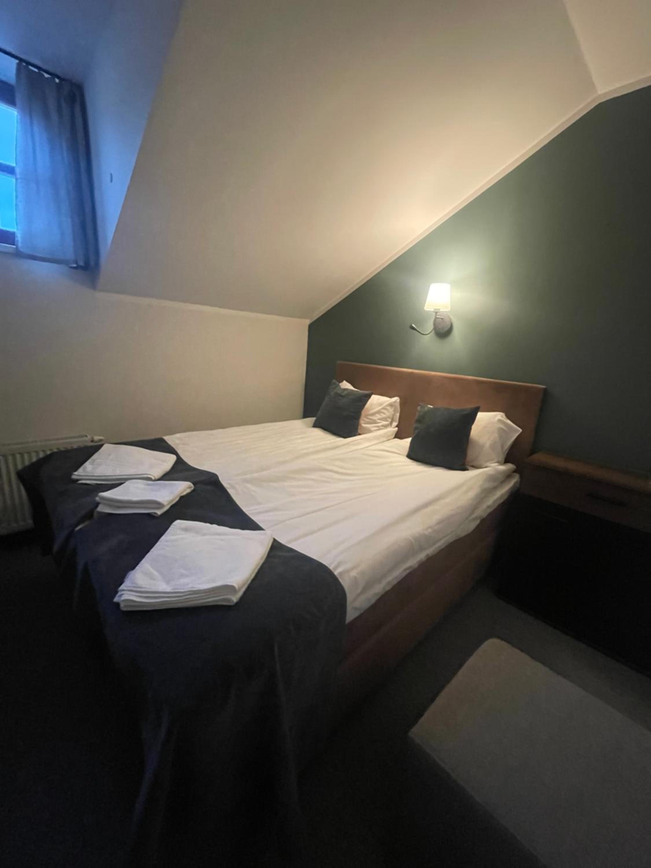 Standard Double Room - Photo 9