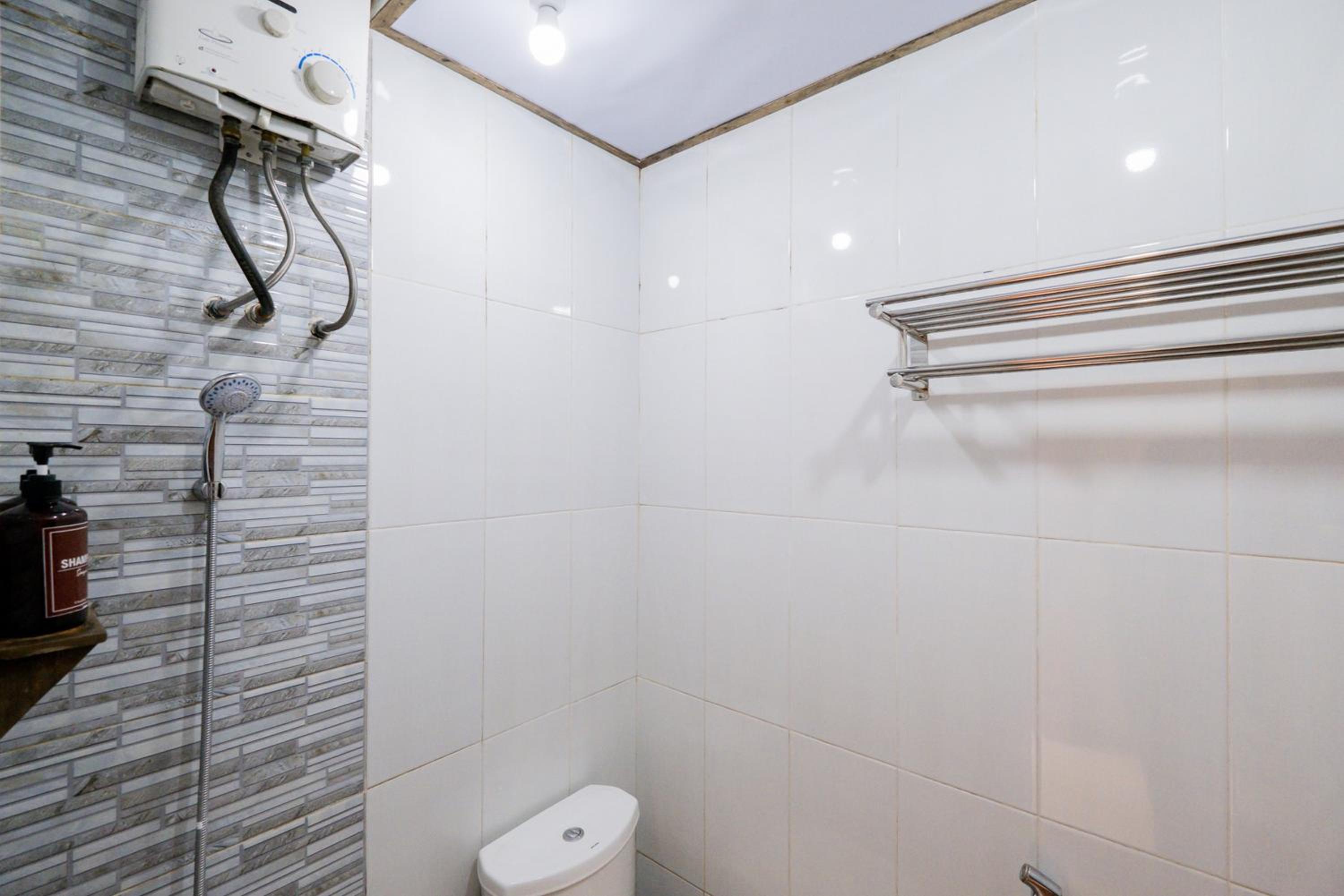Standard Double Room - Photo 9