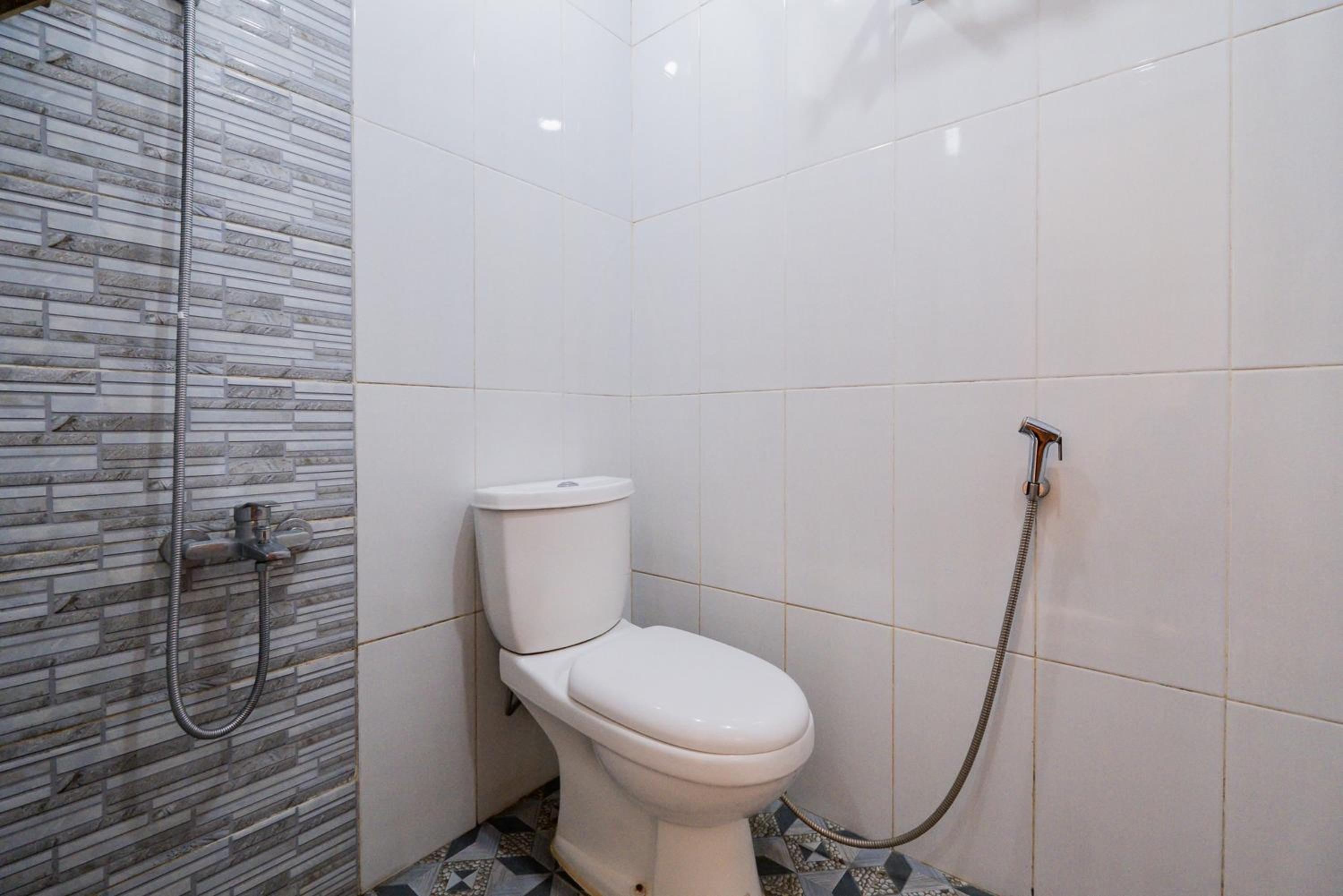 Standard Double Room - Photo 8