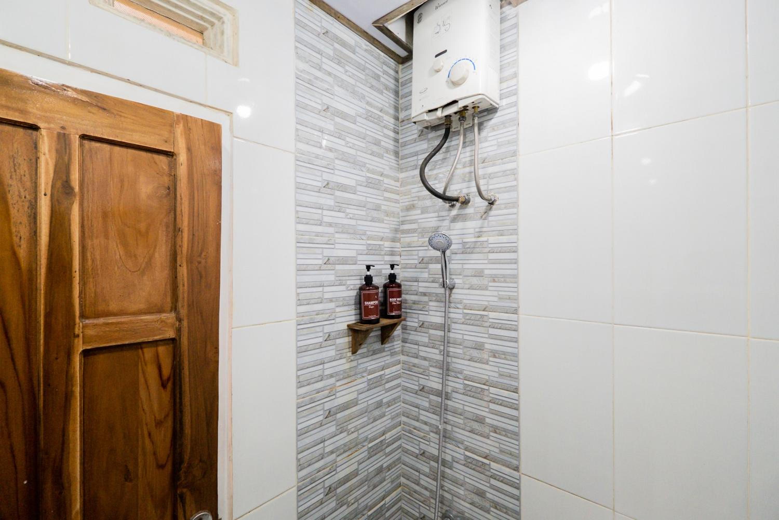 Standard Double Room - Photo 7