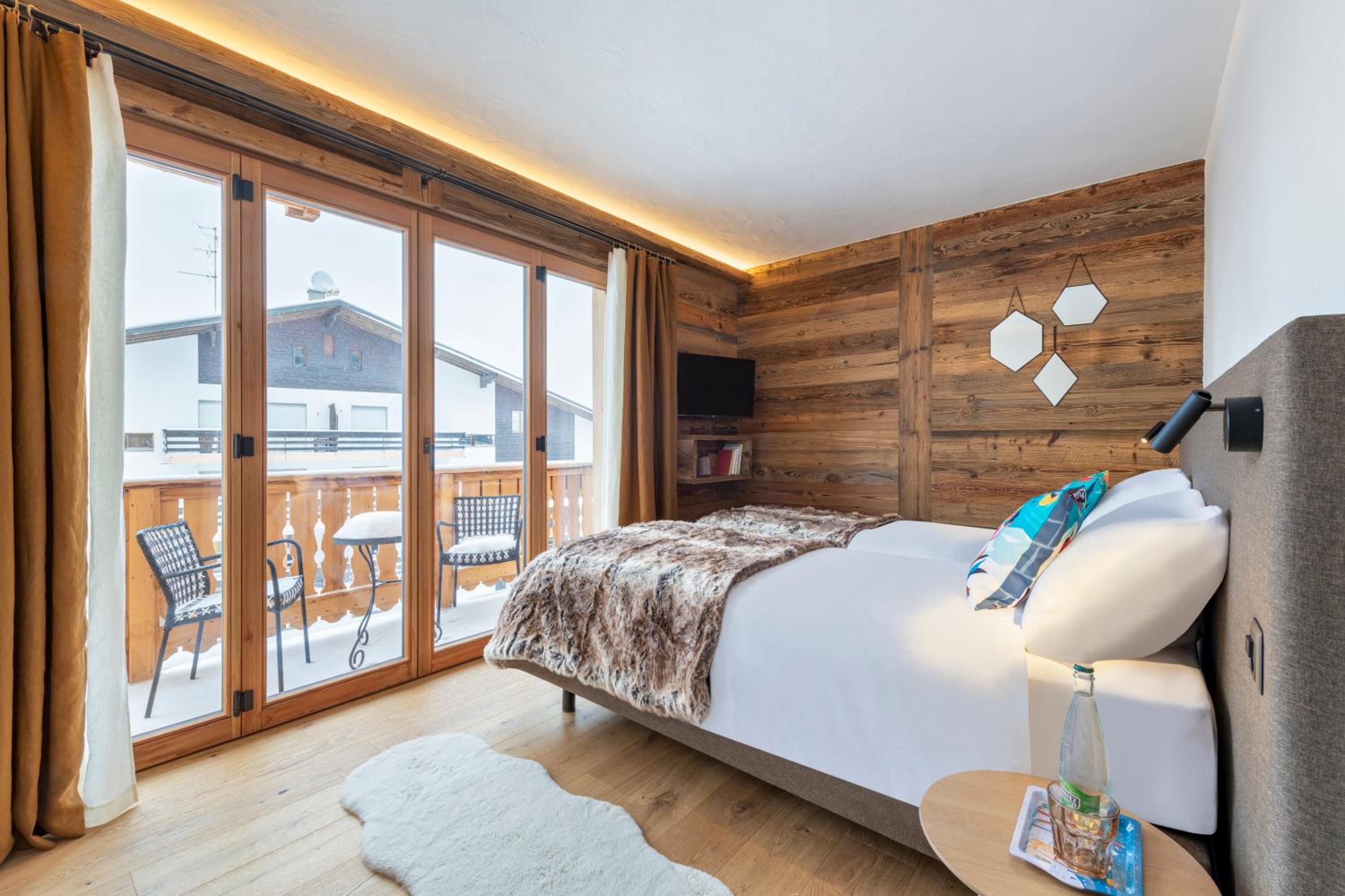 Double or Twin Room with Mountain View photo 3
