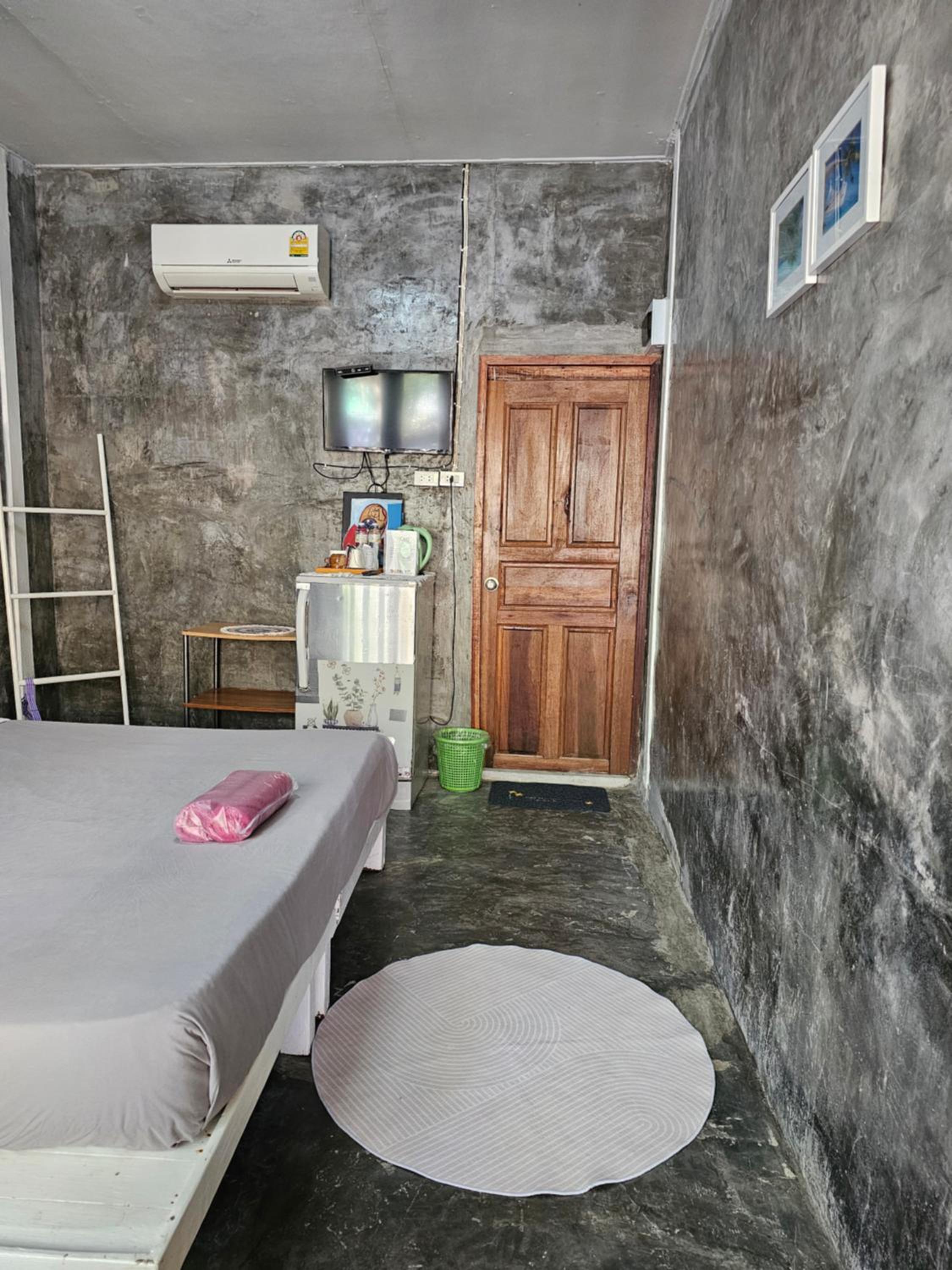 Double or Twin Room with Bathroom - Photo 6