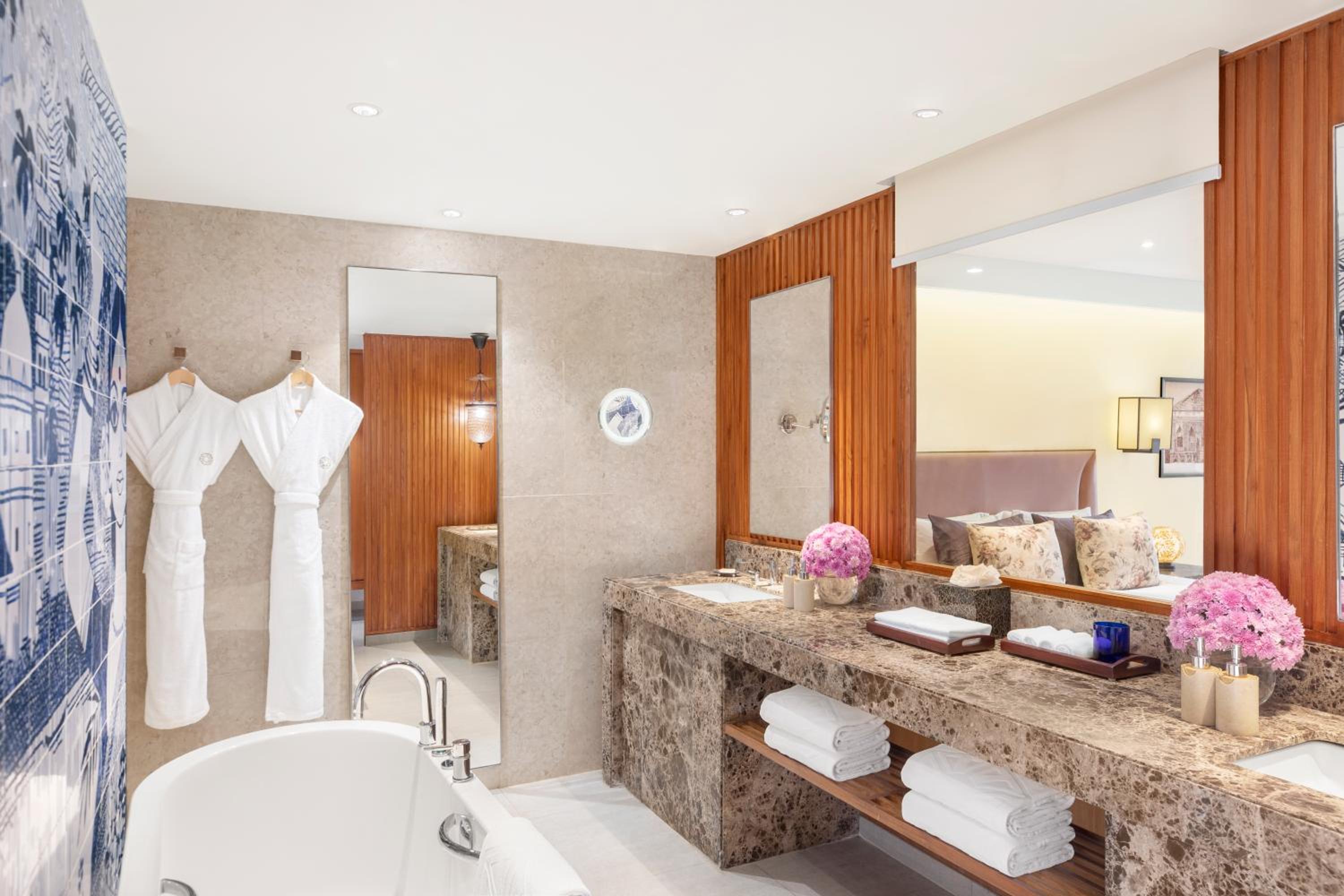 Deluxe Room Sea View Twin Bed - Photo 4