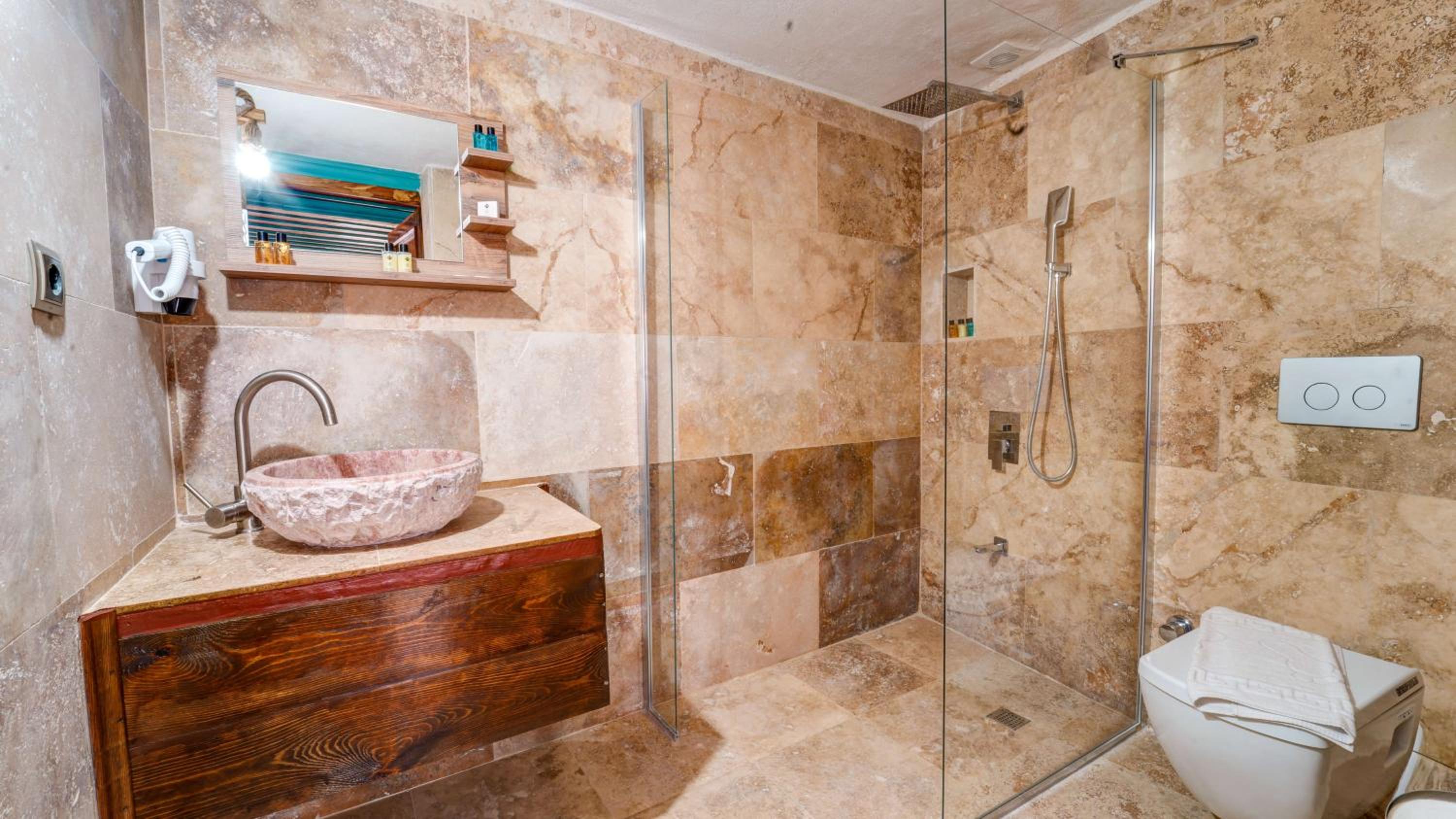 Deluxe Double Room with Balcony - Photo 2