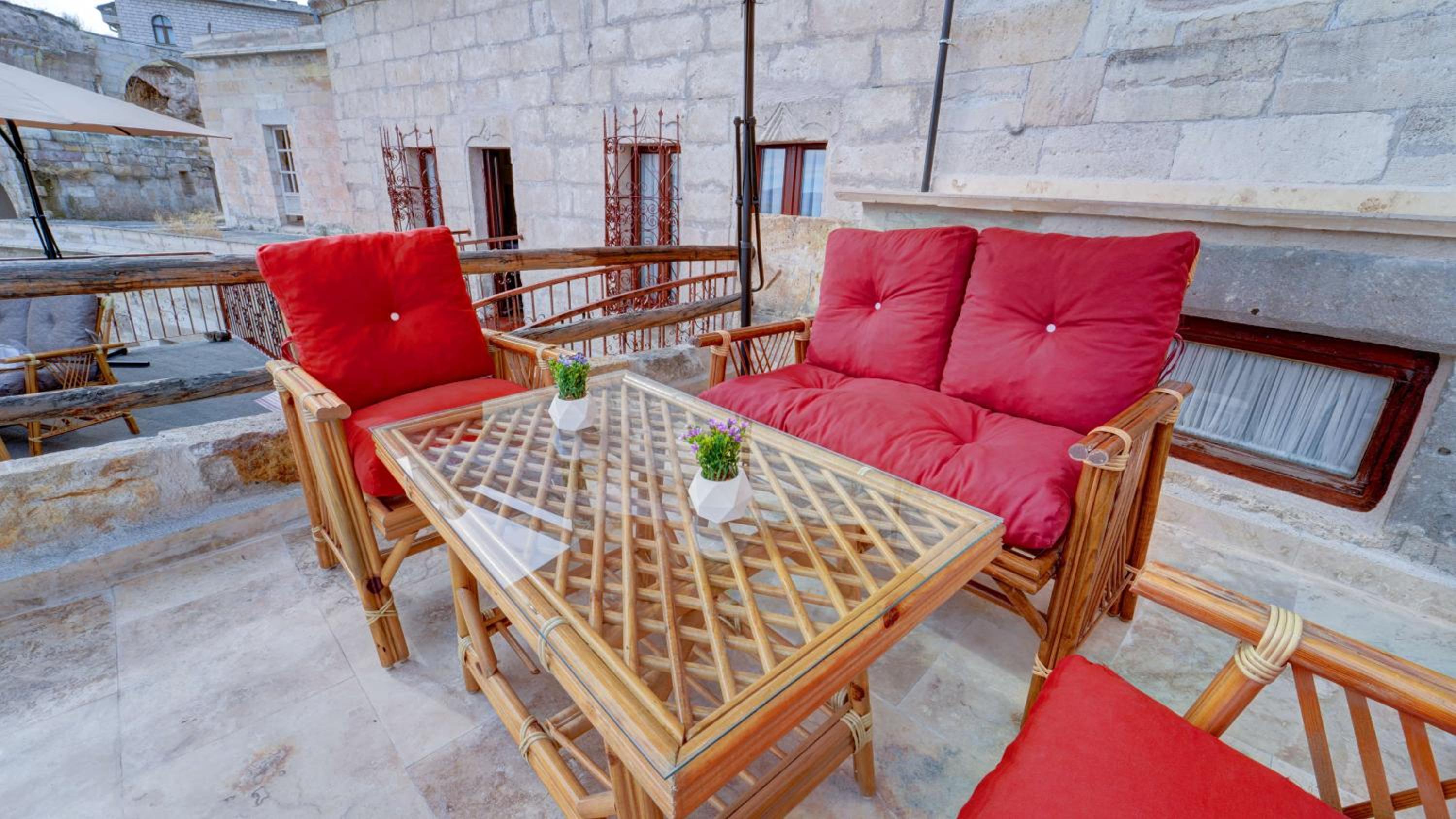 Deluxe Double Room with Balcony - Photo 7