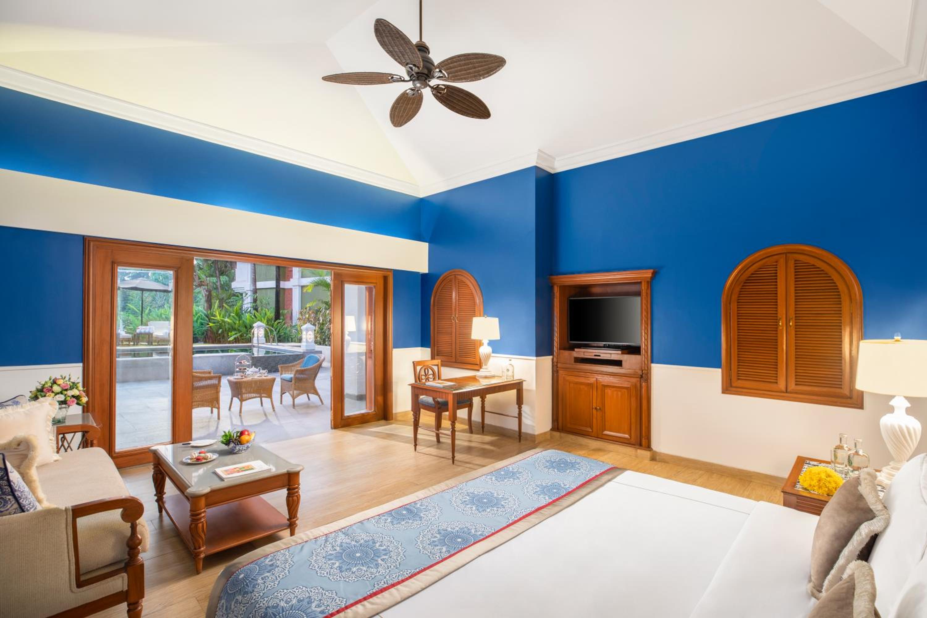 Villa Room Garden View with Plunge Pool King Bed