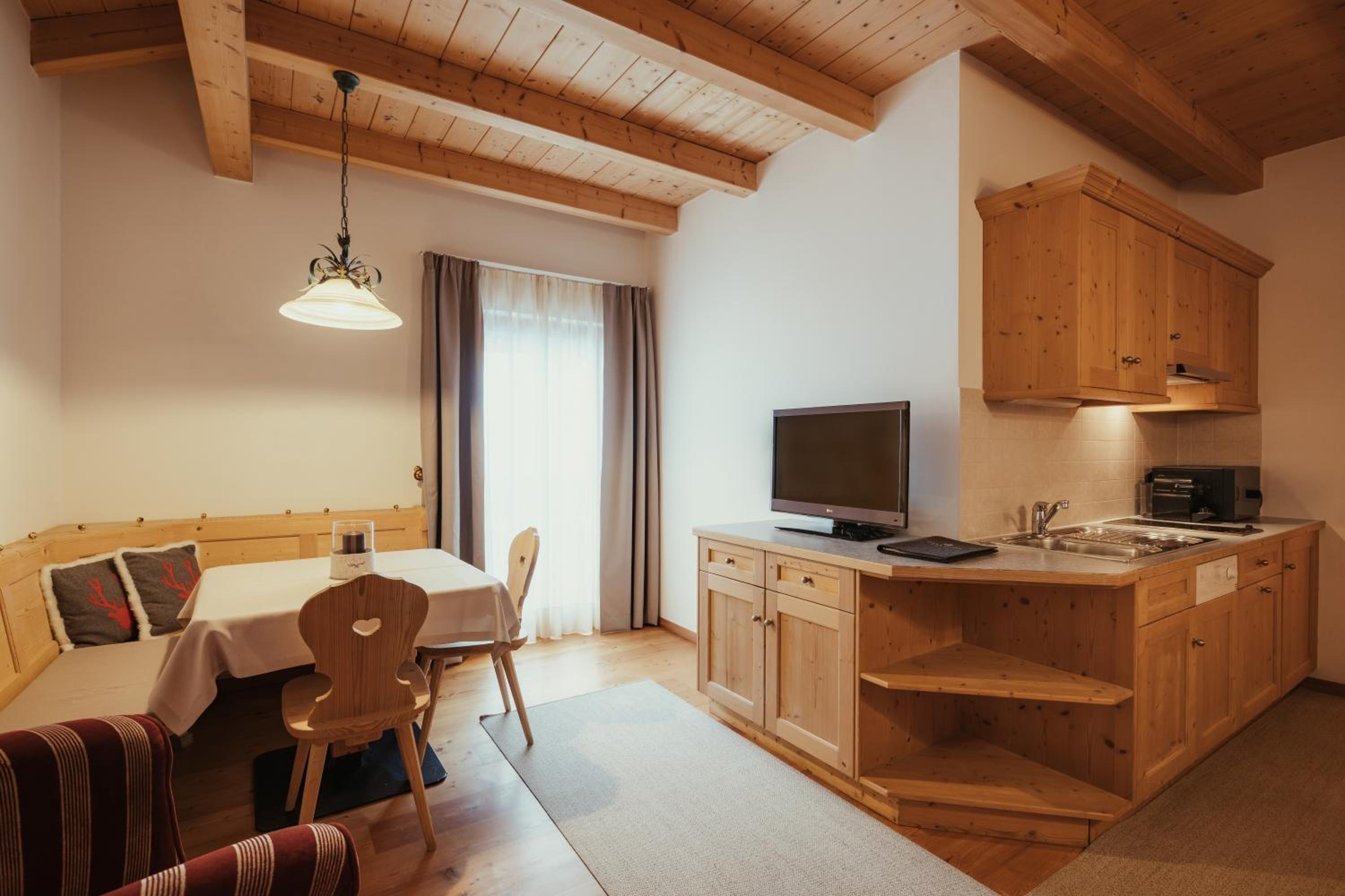 One-Bedroom Apartment - Photo 2