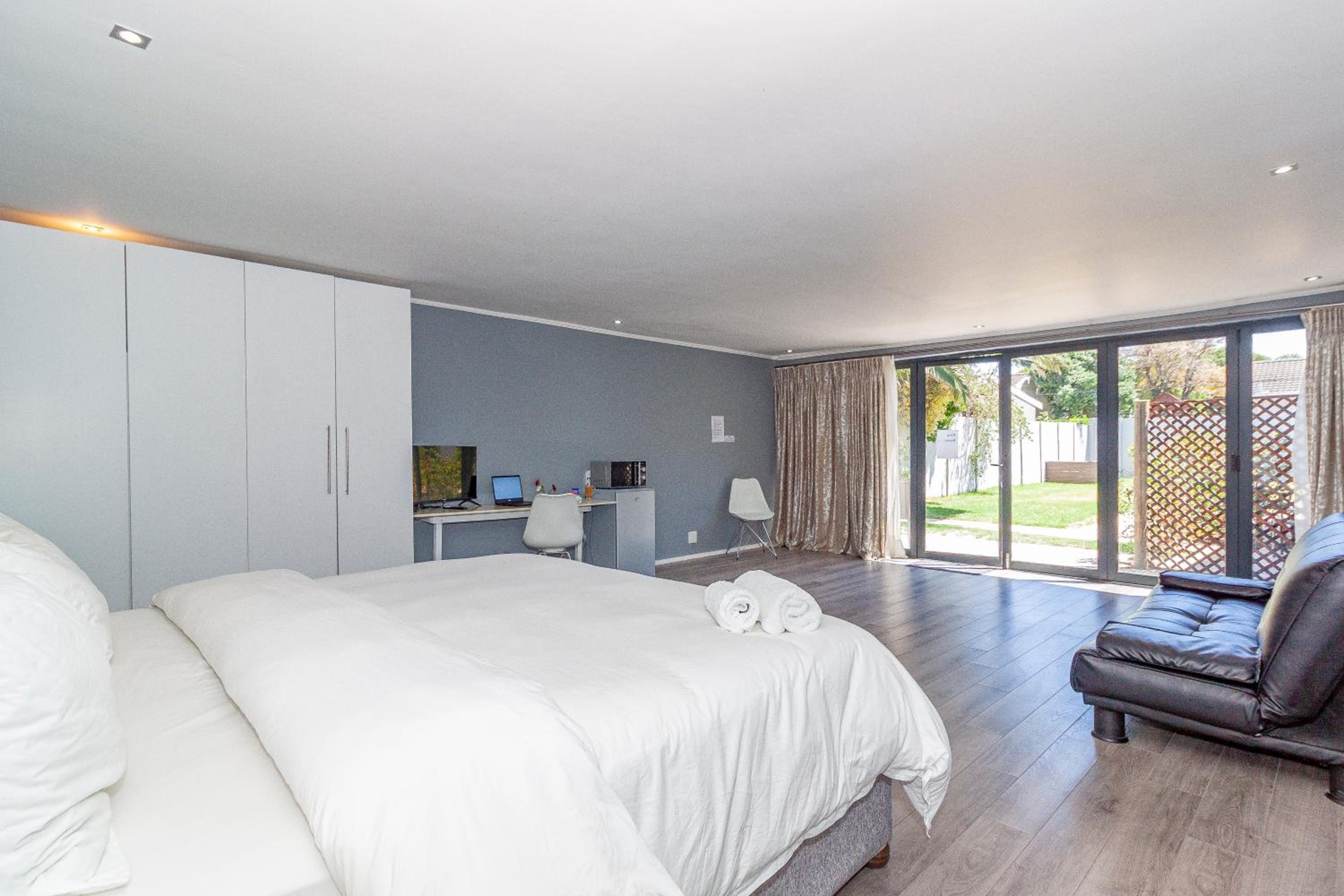 Deluxe King Room photo 1