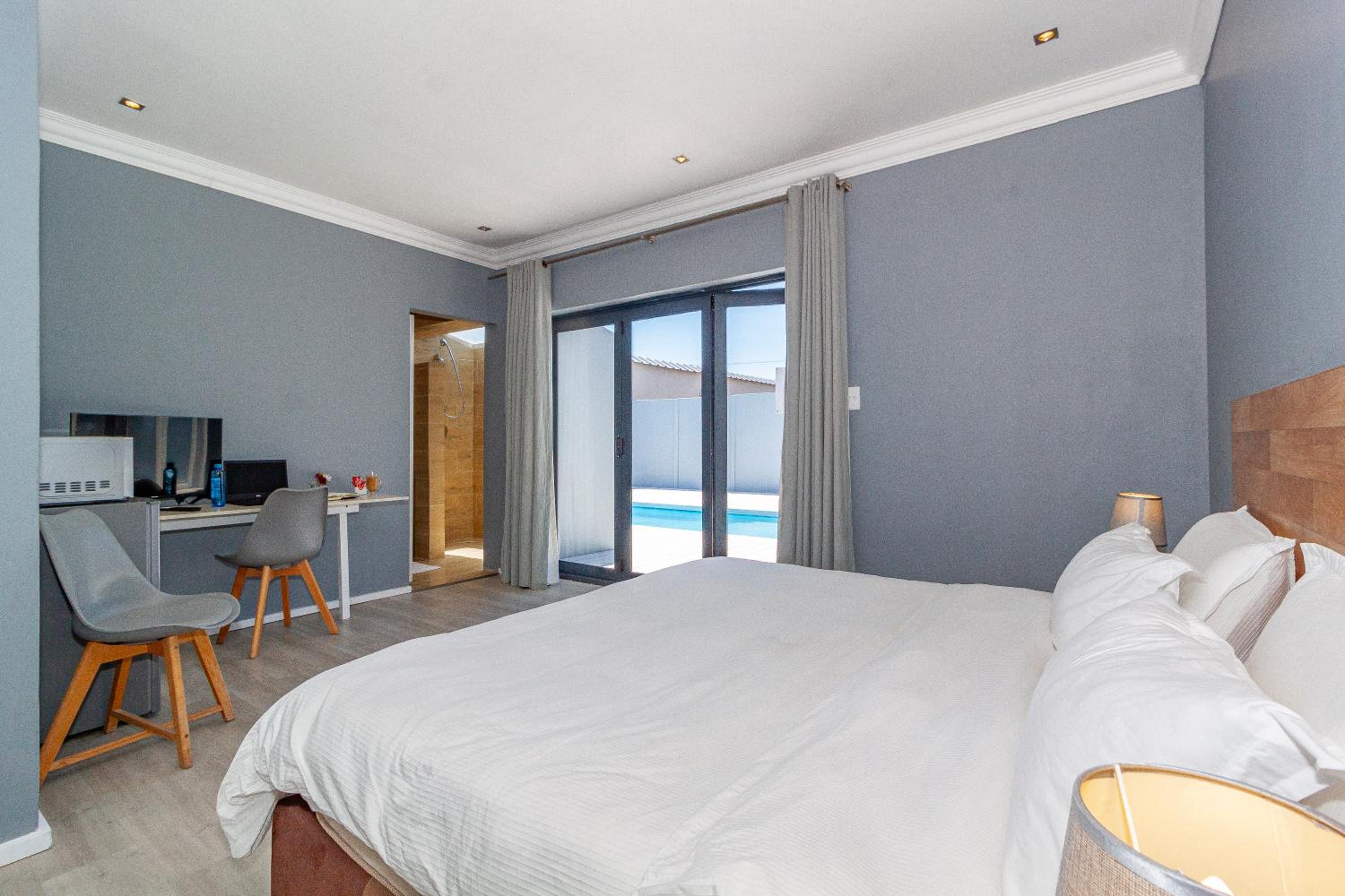 Deluxe Queen Room - Photo 1