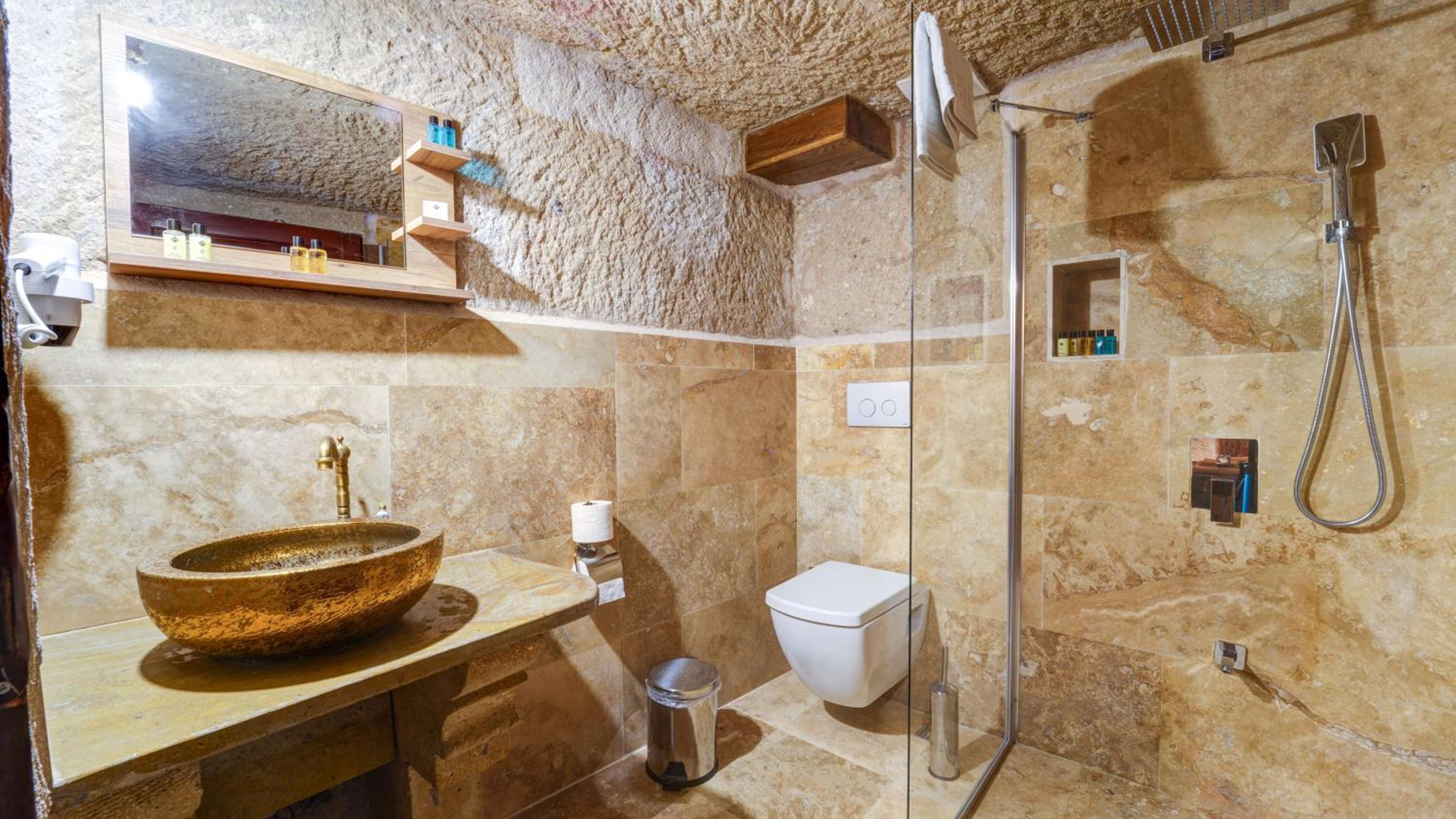King Suite with Spa Bath - Photo 7