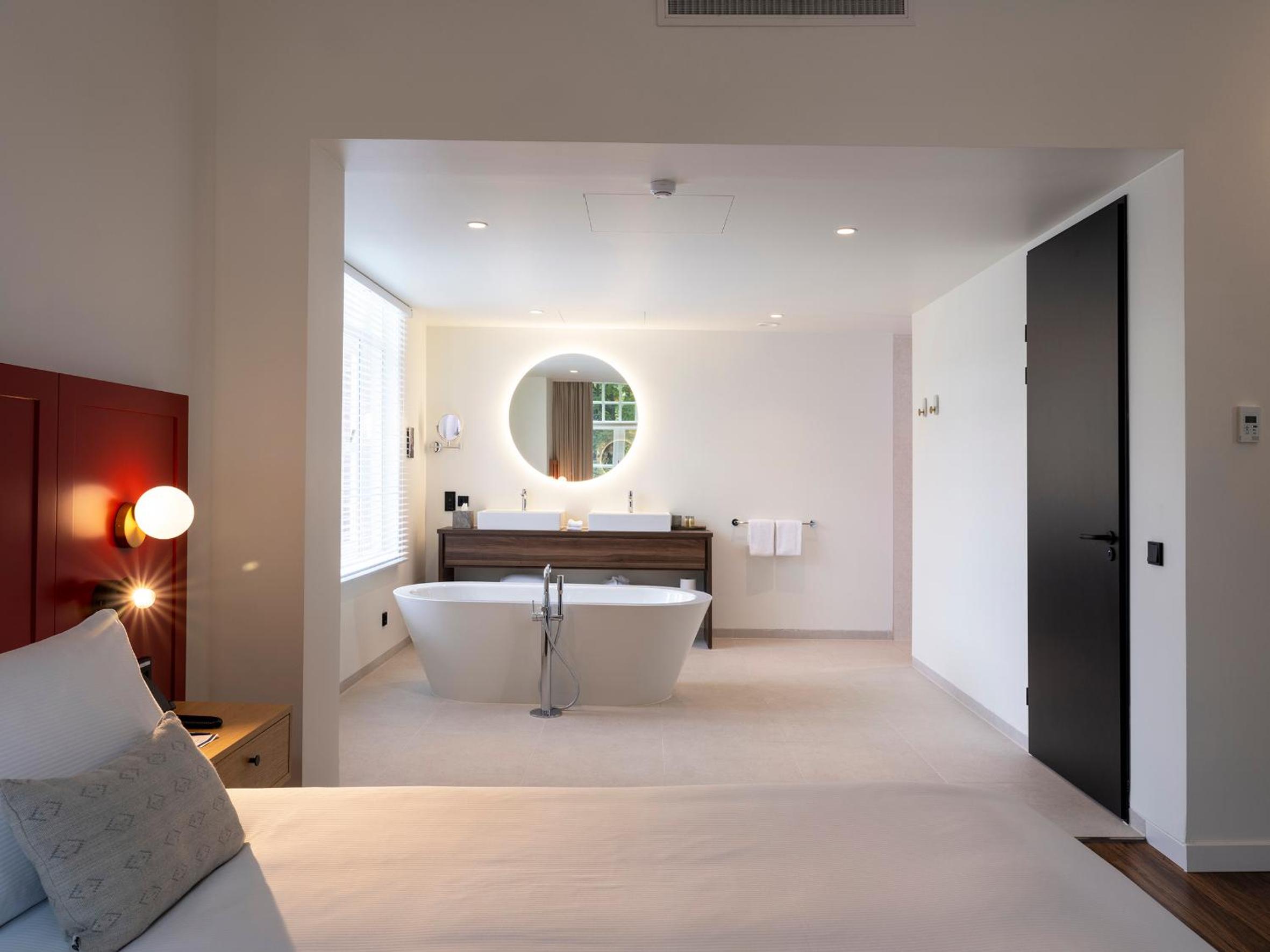 Deluxe King Suite - Photo 4